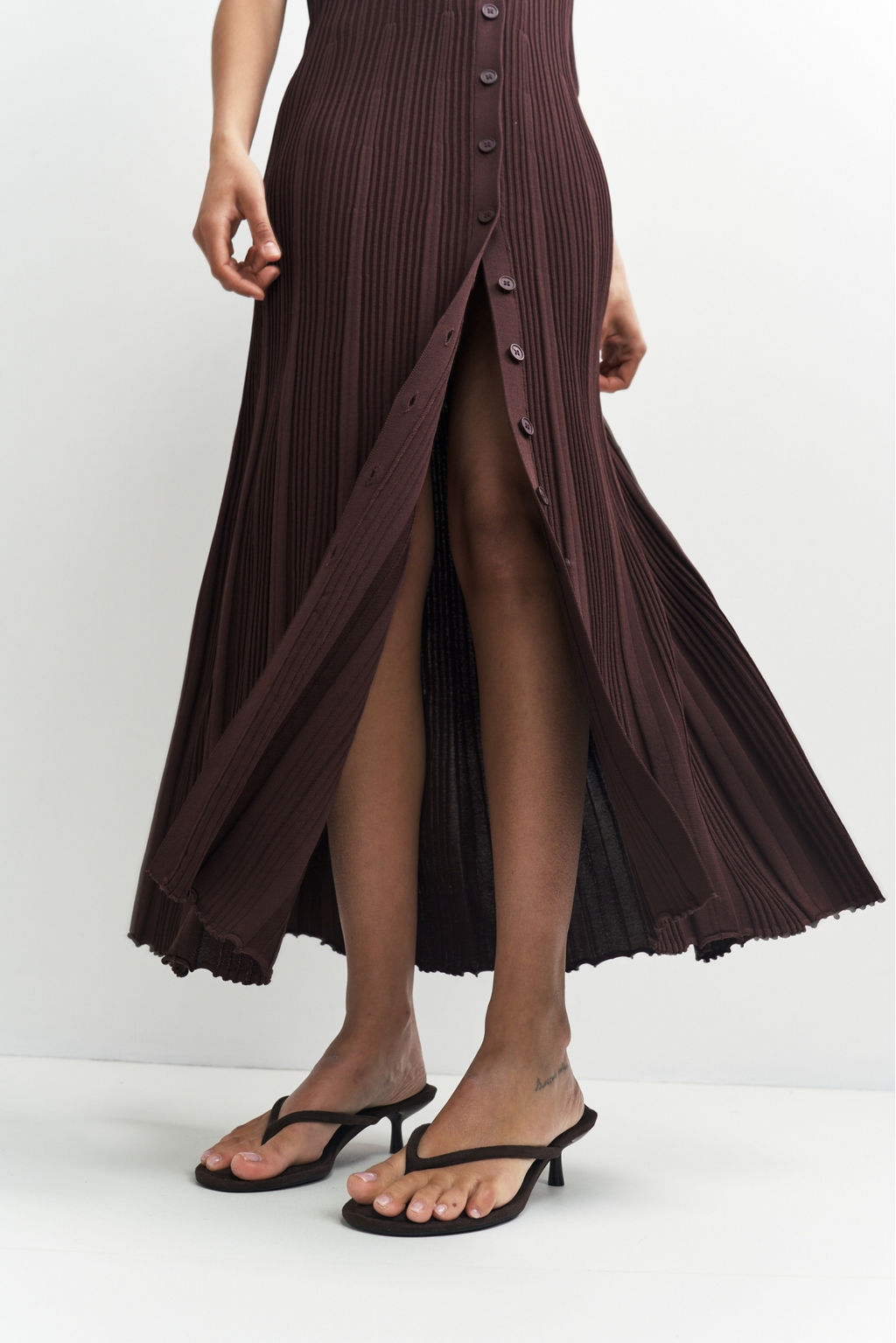 Платье трикотажное на пуговицах Коричневый - Erist store фото 4