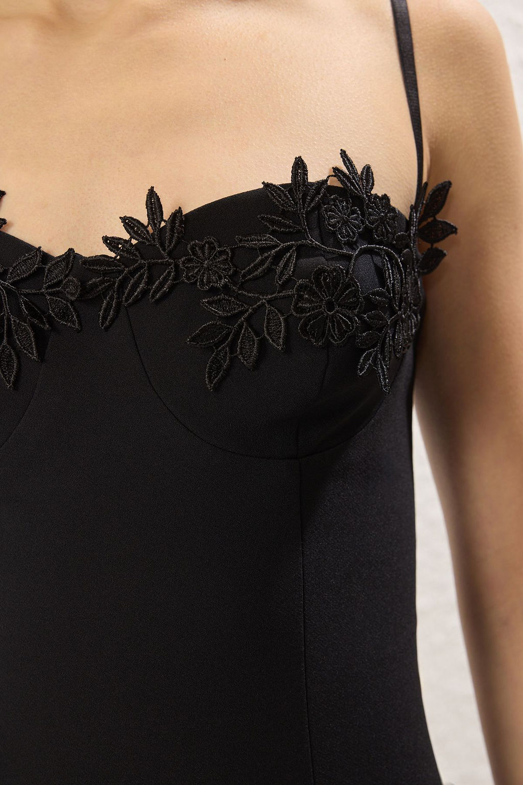 TRENDYOLMILLA Siyah A-Kesim Cicek Aplike Detayl? Dokuma Uzun S?k Abiye & Mezuniyet Elbise TPRSS25AE00139 фото 3