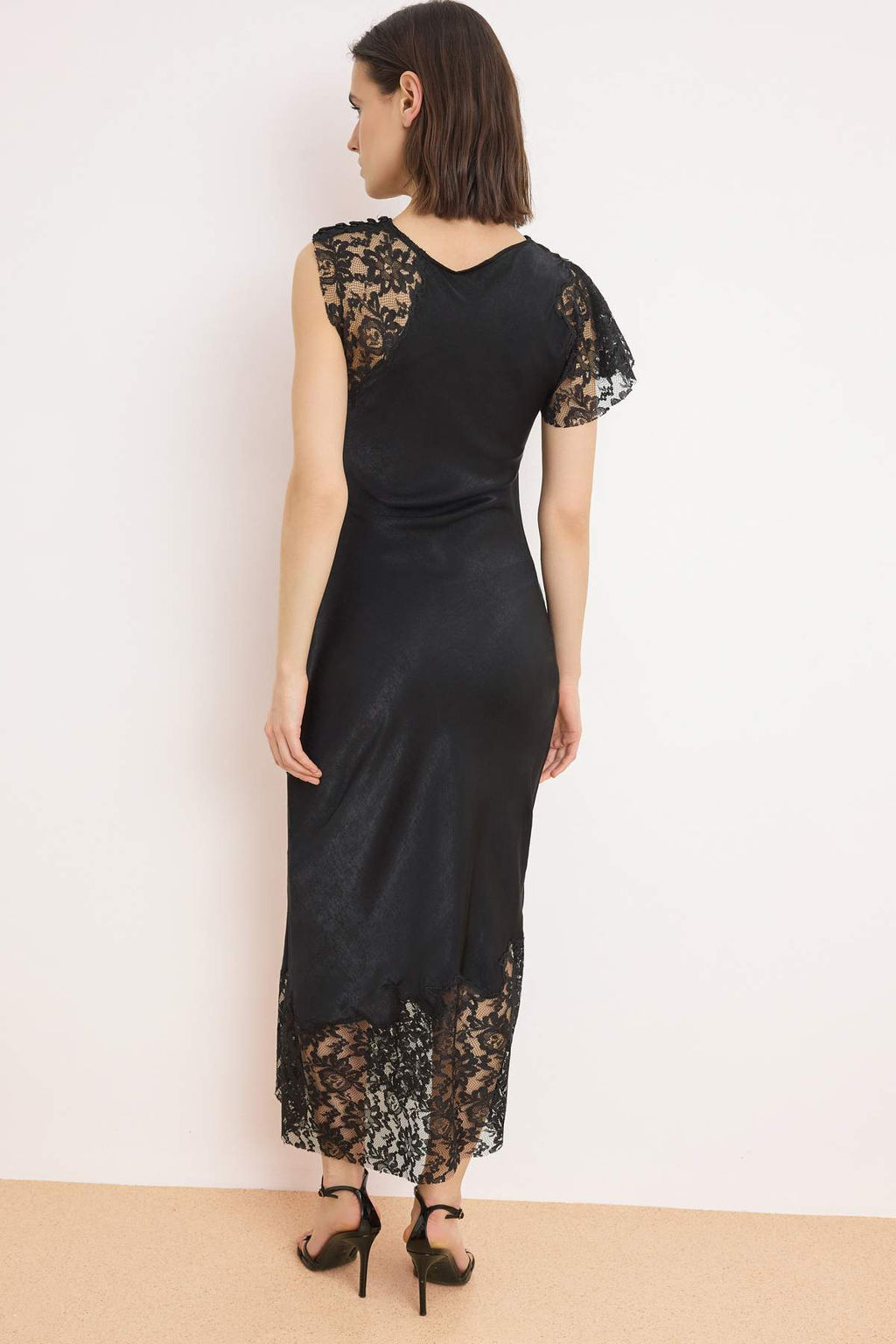 Siyah Duz Dantel Detayl? Dokuma Saten Maxi Astars?z S?k/Gece Elbise - Trendyolmilla фото 5