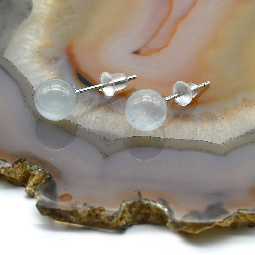 Серьги гвоздики из кварца шарик 6мм цв.светло-голубой