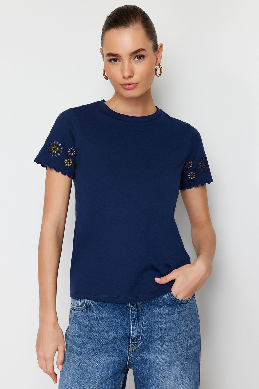 TRENDYOLMILLA Lacivert Brode Detayl? Regular/Basic Kal?p Orme T-Shirt TWOSS24TS00068  фото 2