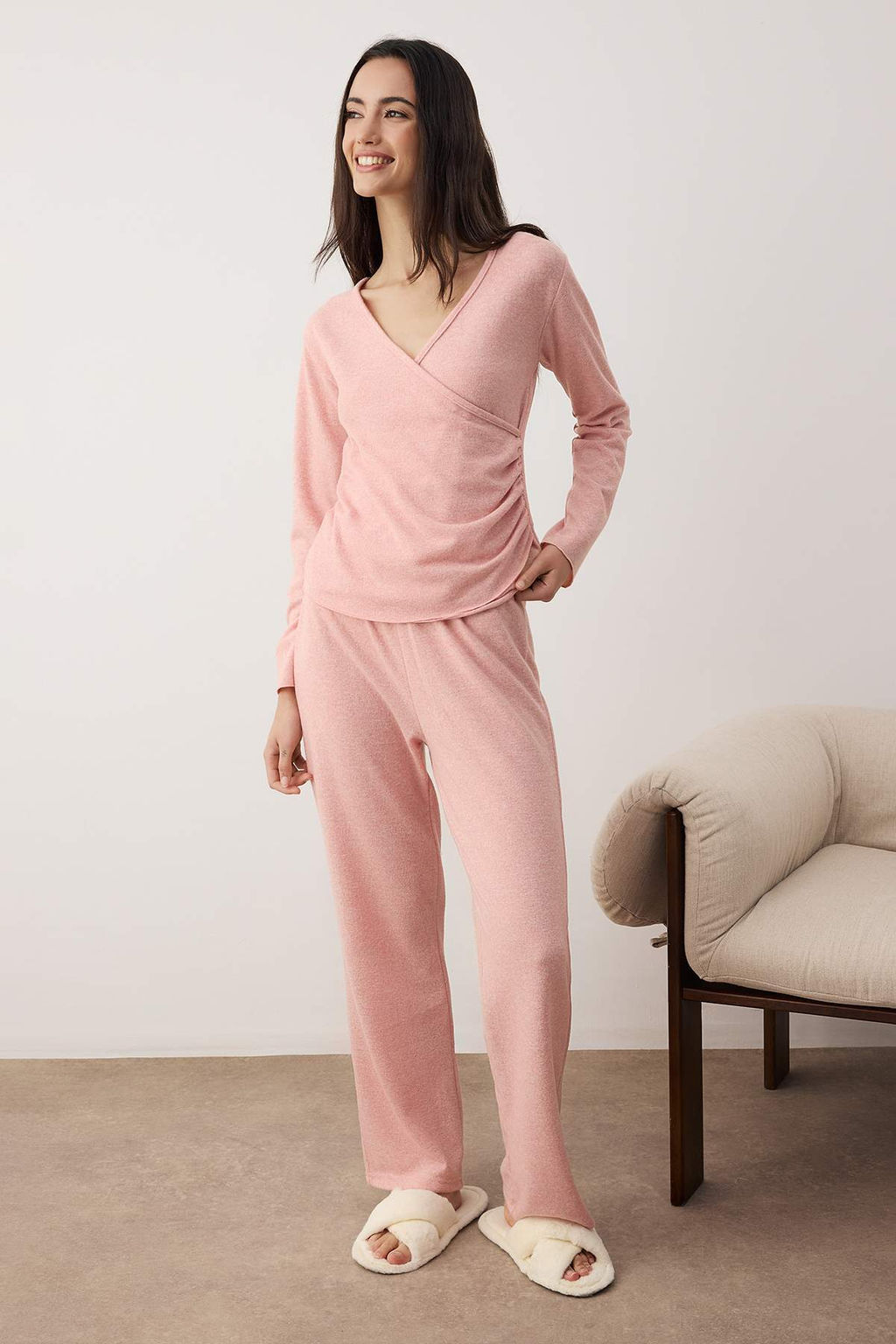 Gul Kurusu Kruvaze Buzgulu Yumusak Tuse K?sl?k Orme Pijama Tak?m? THMAW26PT00183