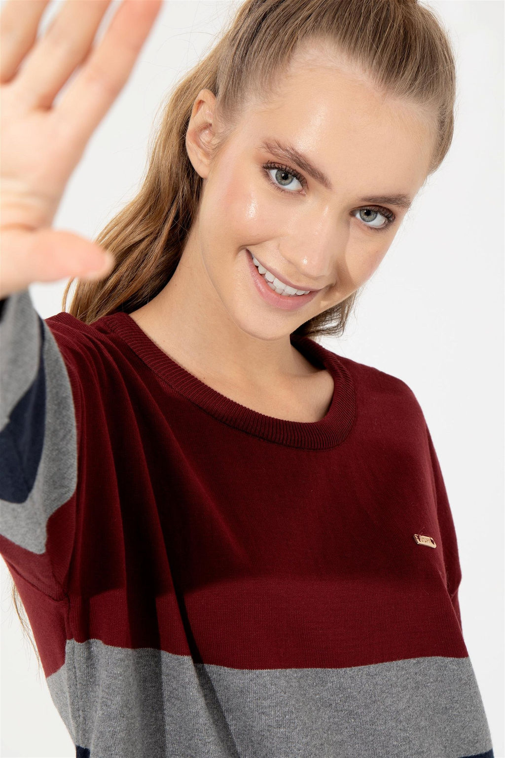 Женский свитер с круглым вырезом вишневого цвета - U.s. polo assn фото 4
