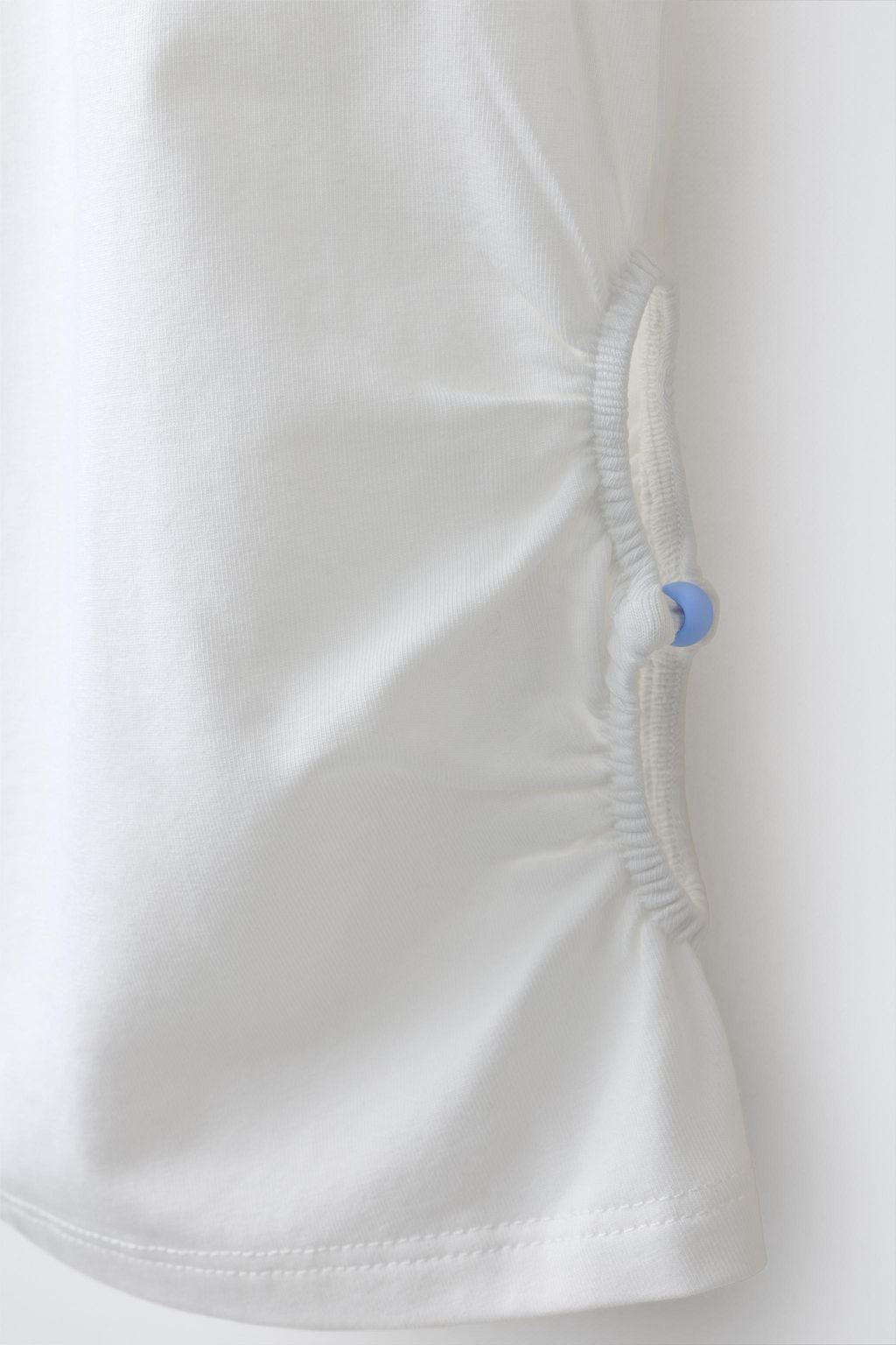 CAMISETA CUT OUT BORDADO / Crudo