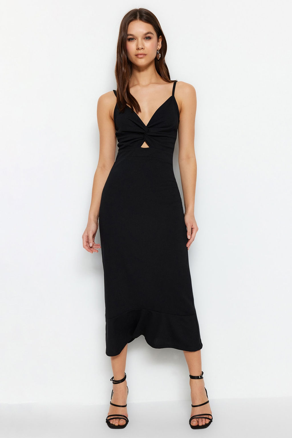 TRENDYOLMILLA Siyah Krep Vucuda Oturan Ask?l? Cut Out Detayl? Volanl? Kalp Yaka Mini Orme Elbise TWOSS23EL02097 фото 3