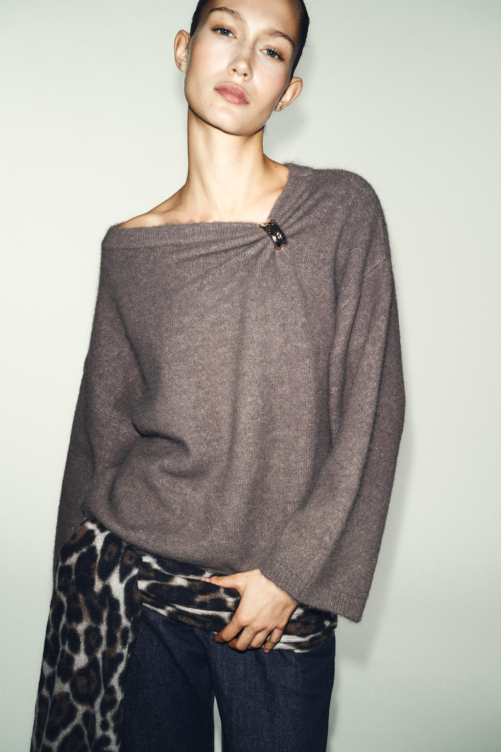 KNIT JUMPER WITH BROOCH - Zara фото 9