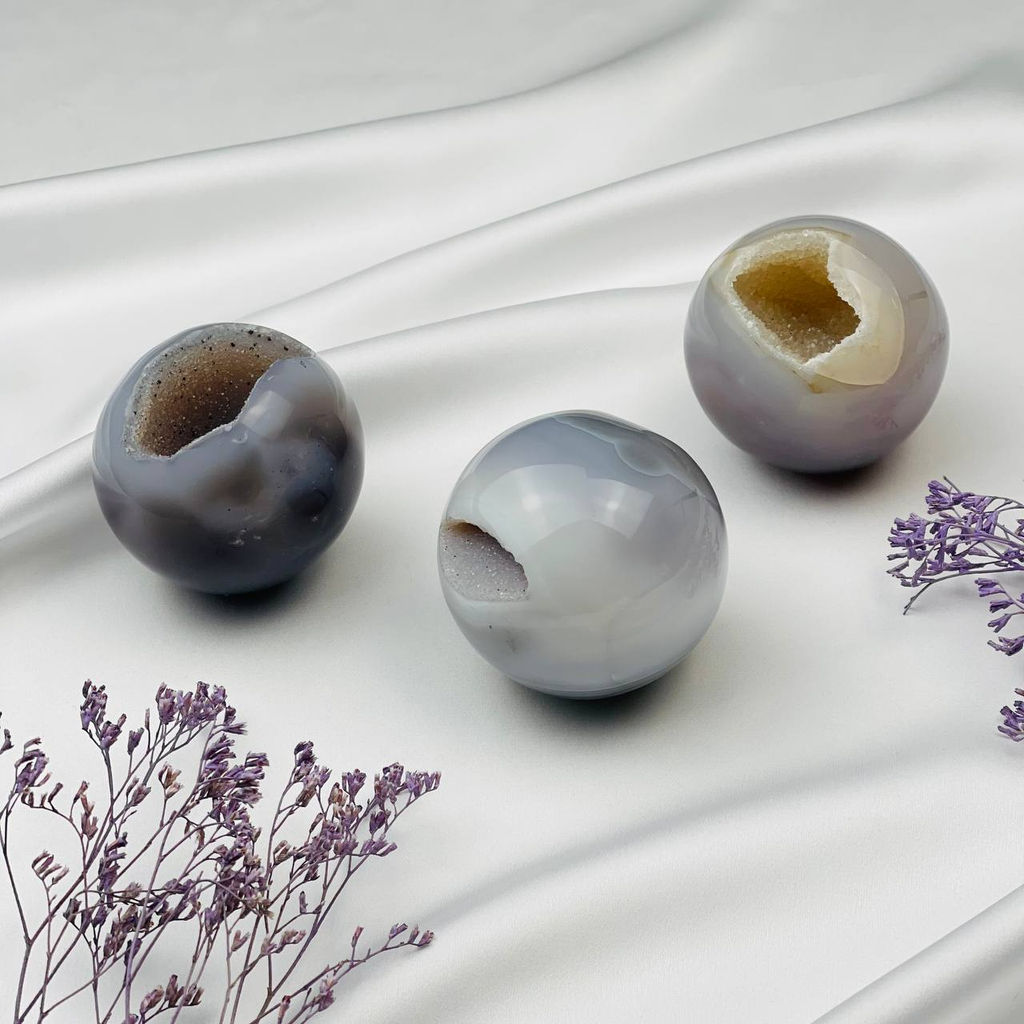 Шар из Агата с жеодой