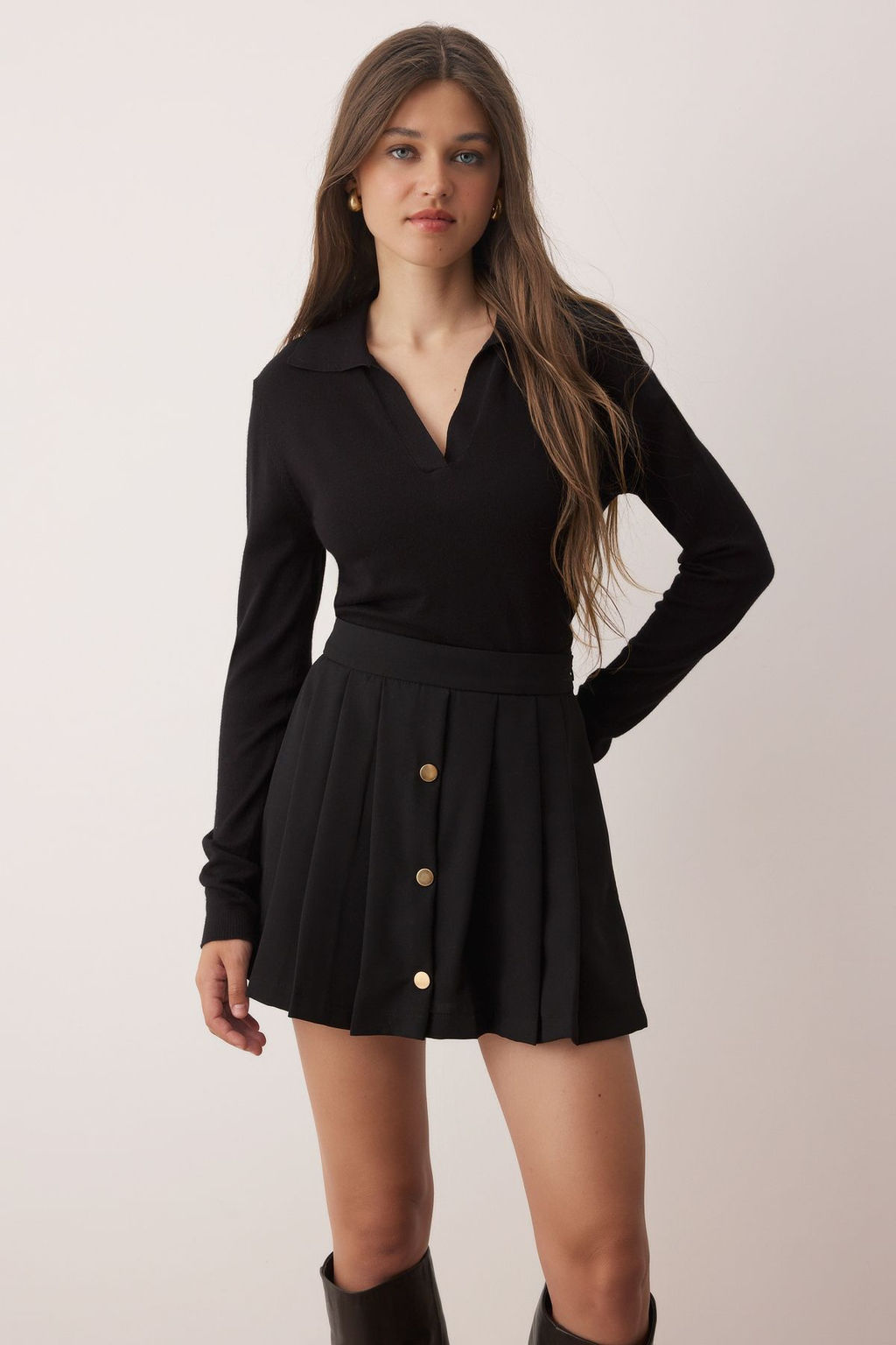 Siyah Pilili Mini Dugmeli Sort Etek Sort & Bermuda TWOAW26SR00005 - Trendyolmilla фото 2