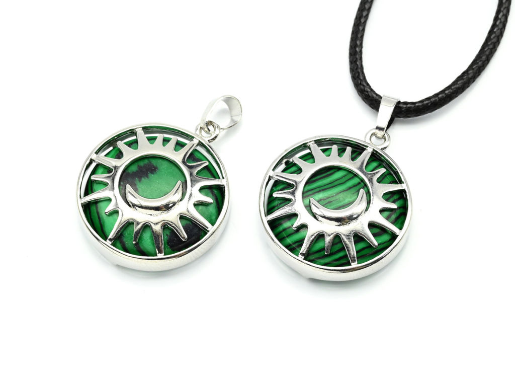 Подвеска Солнце двухсторонняя в металле с малахитом имитация 27*27мм