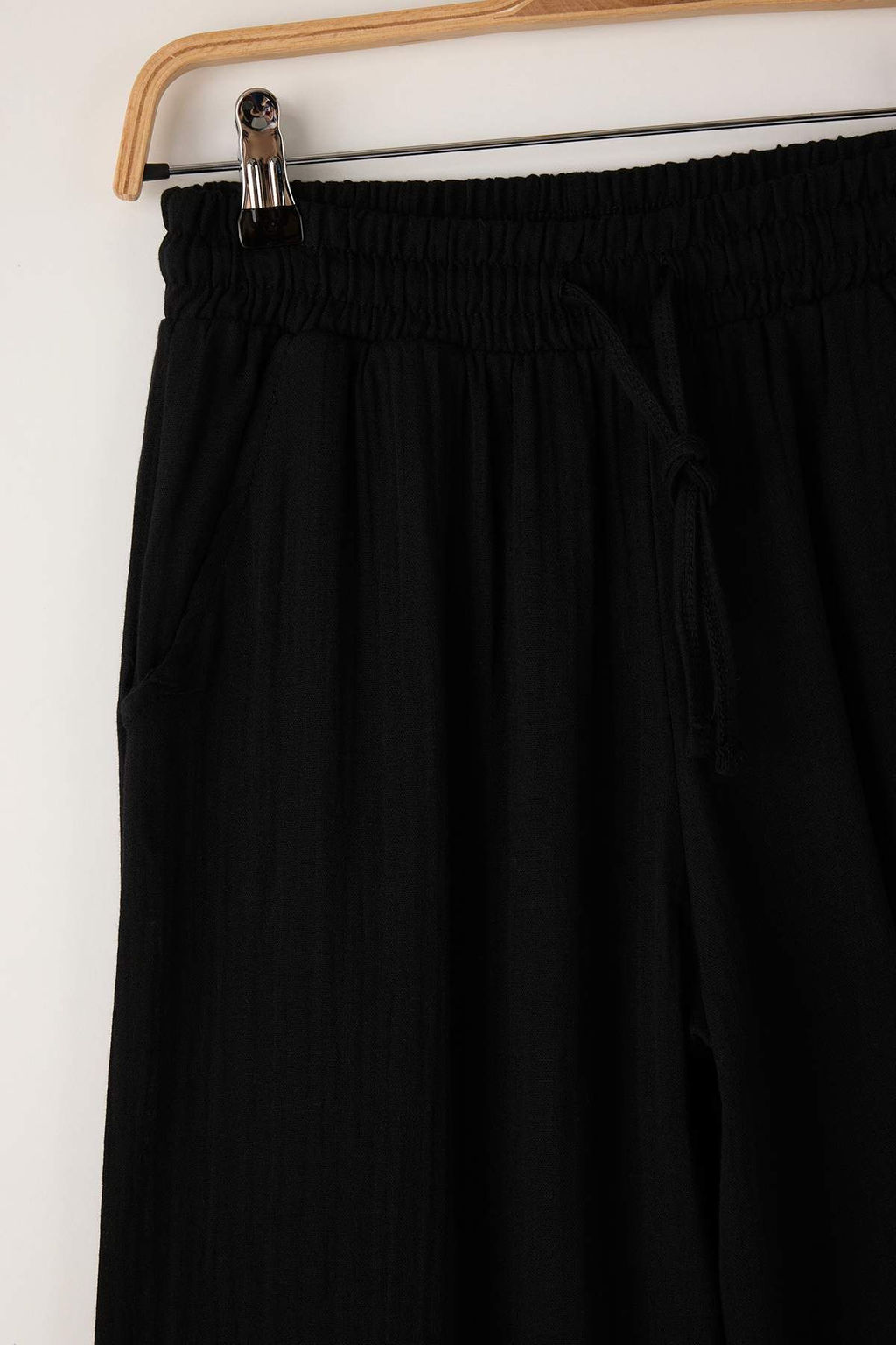 Siyah Muslin Beli Lastikli Yuksek Bel Wide Leg/Genis Paca Pantolon TWOSS25PL00131