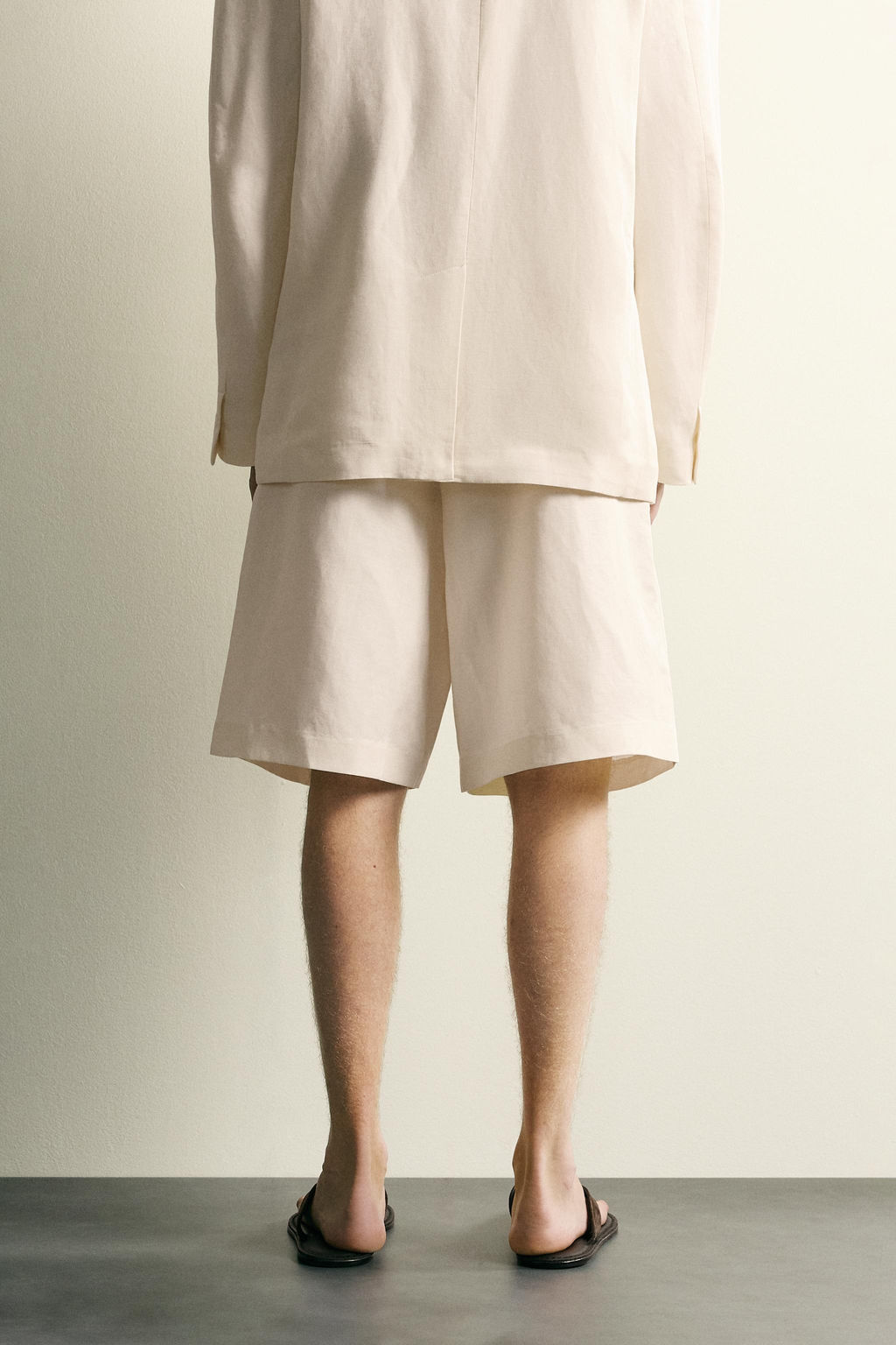 BERMUDA WIDE FIT PLIEGUES / Blanco roto - Zara фото 3
