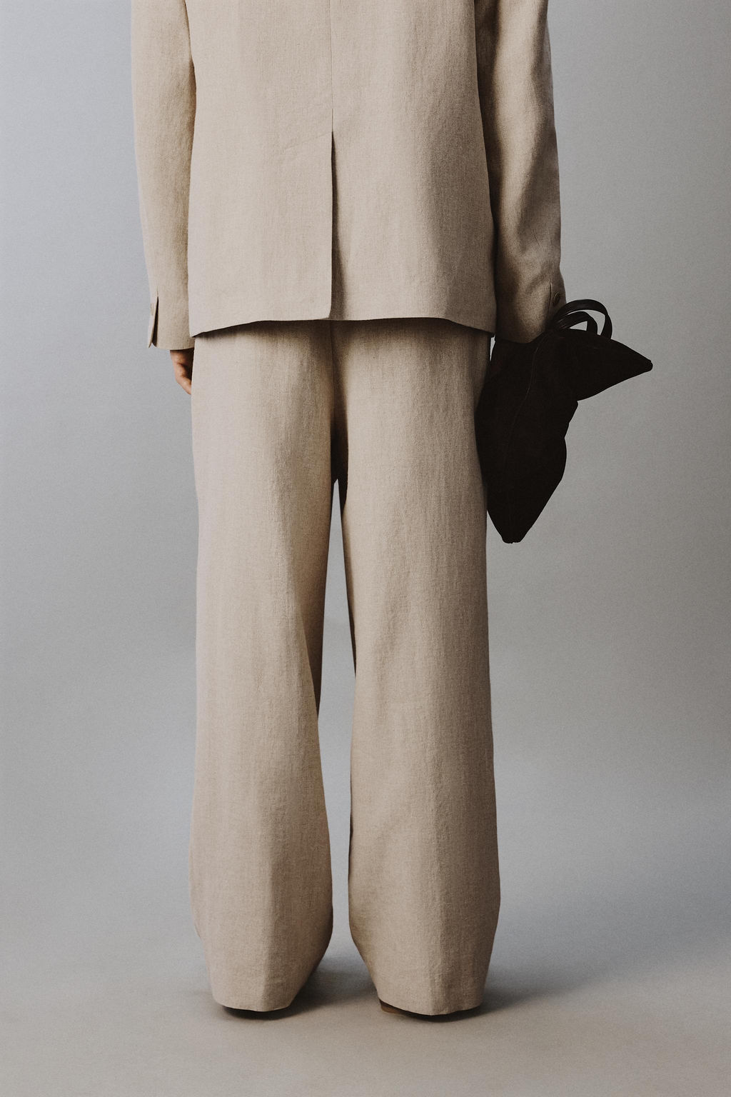 PANTAL?N PLIEGUES TRAJE RELAXED FIT / Beige claro