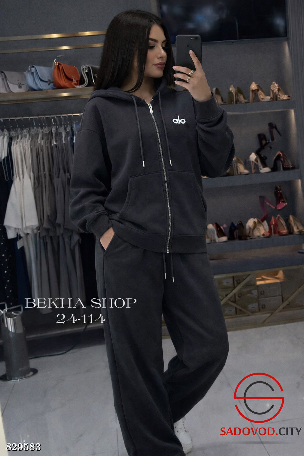 Женский костюм спортивный