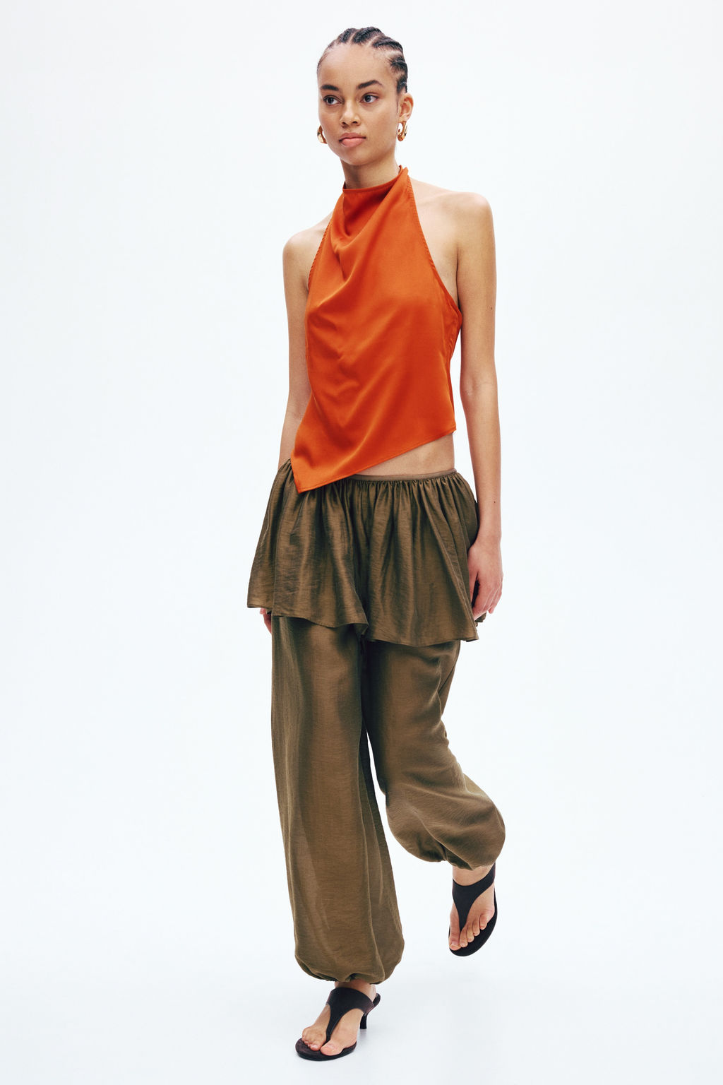 Top asim?trico con escote halter - H&m фото 6