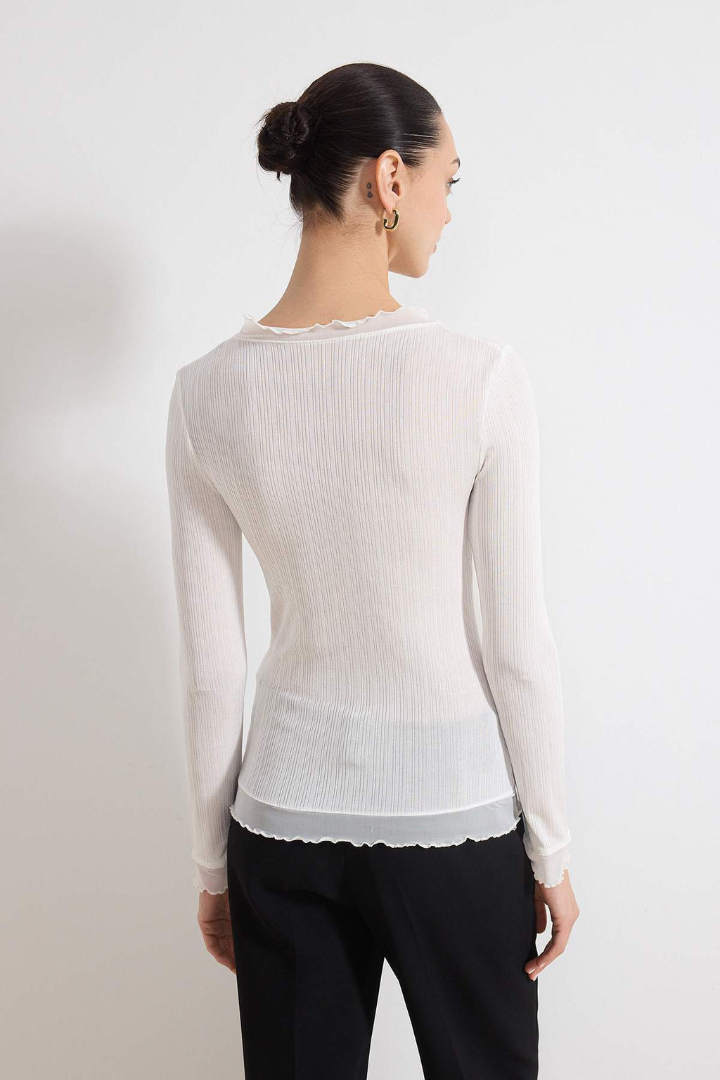 Ekru Transparan Fitted/Vucuda Oturan Uzun Kollu Volanl?/F?rf?rl? Dokulu Orme Bluz TWOSS26BZ00201 - Trendyolmilla фото 4