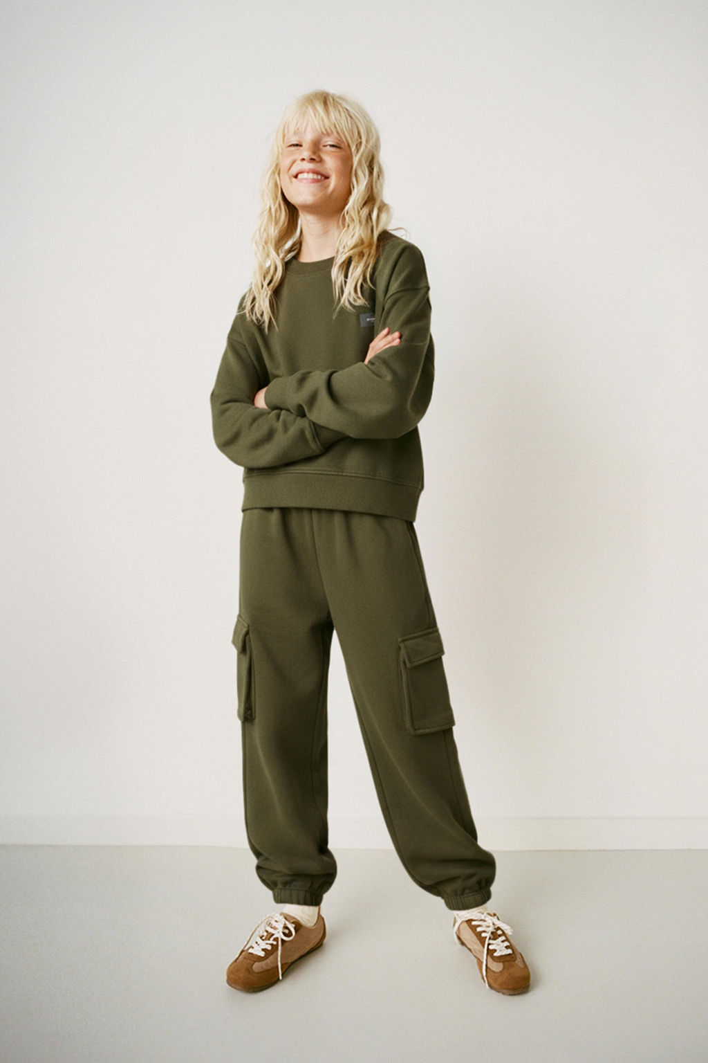 RUBBER LABEL SWEATSHIRT AND CARGO JOGGERS SET - Zara фото 9