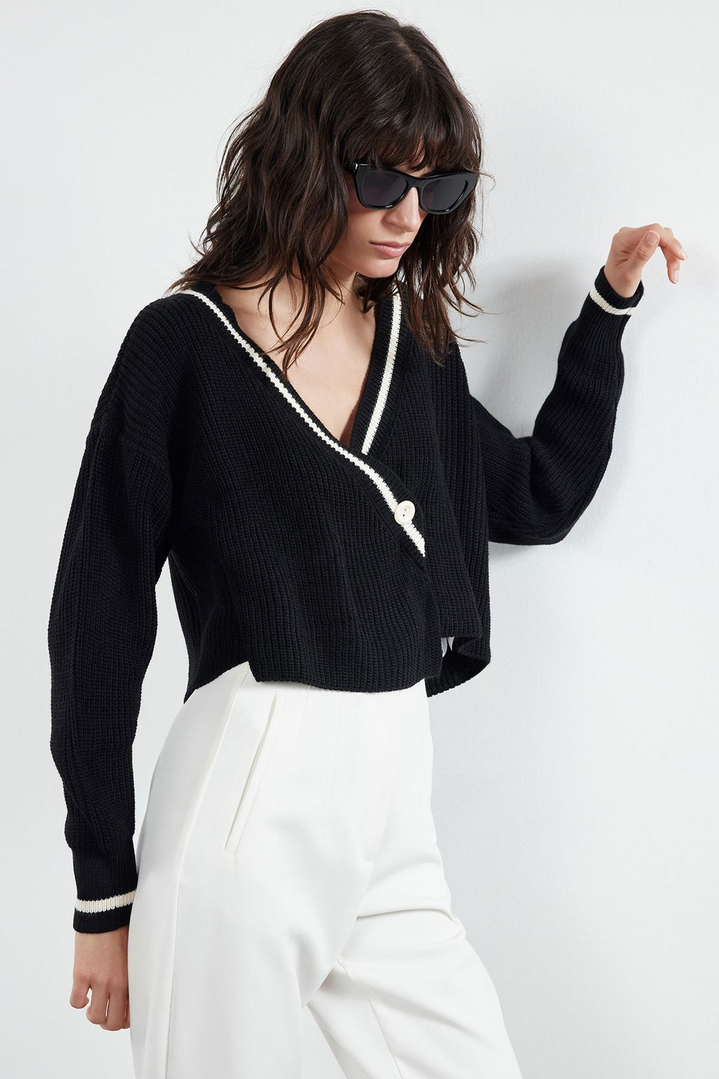 TRENDYOLMILLA Siyah Crop Renk Bloklu Triko H?rka TWOAW23HI00366 фото 2