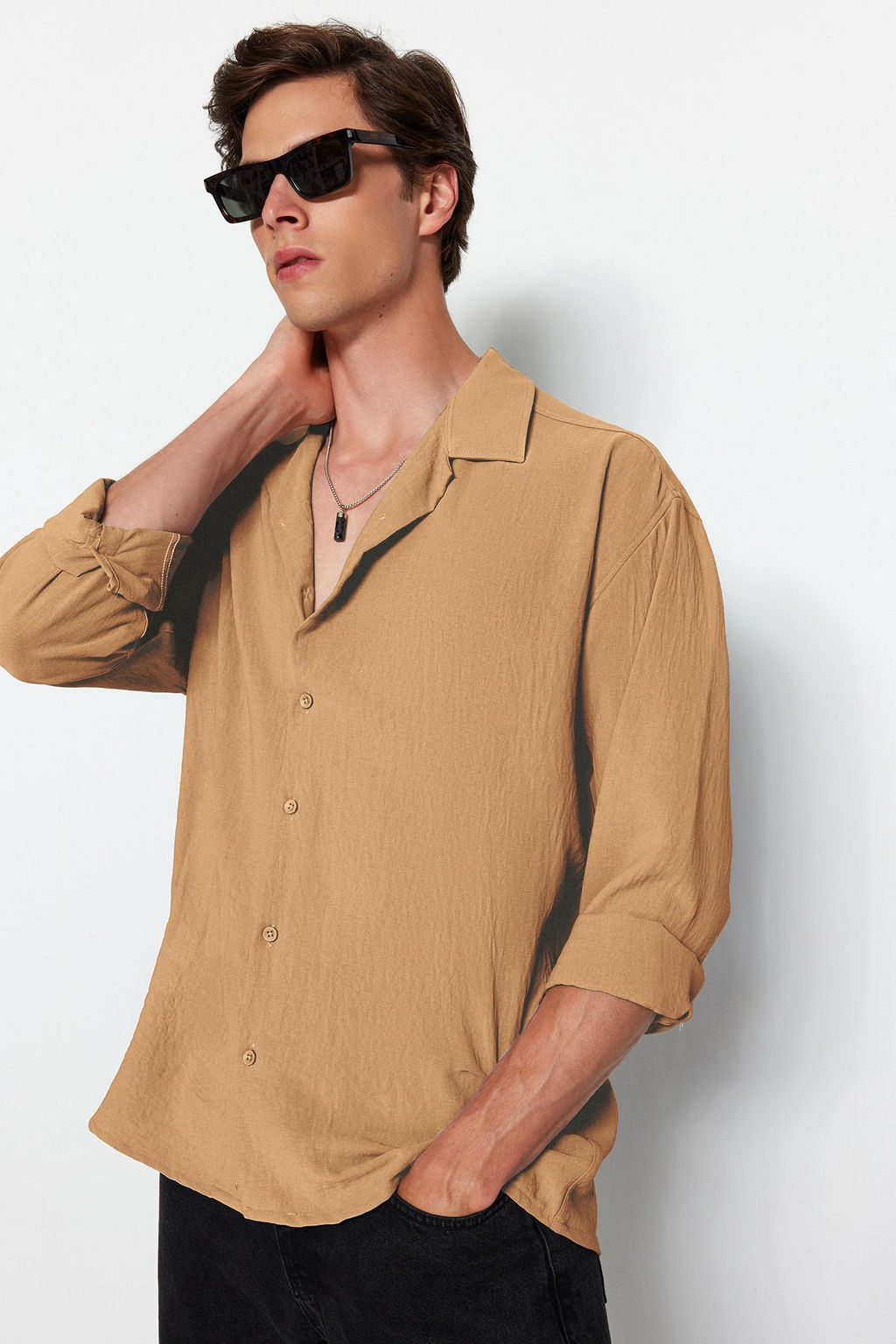 TRENDYOL MAN Beyaz Oversize Fit Apas Yaka Yazl?k Keten Gorunumlu Gomlek TMNSS23GO00053 - Trendyolmilla фото 2