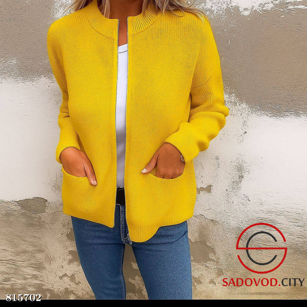 Теплый вязаный кардиган на замке