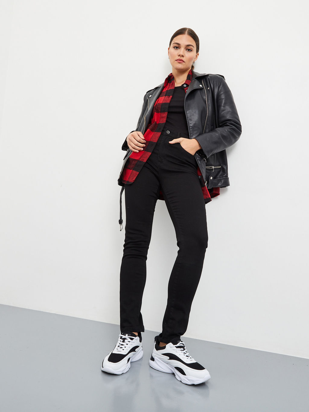 Утепленные Женские джинсы зауженного кроя с начесом - Mossmore фото 3