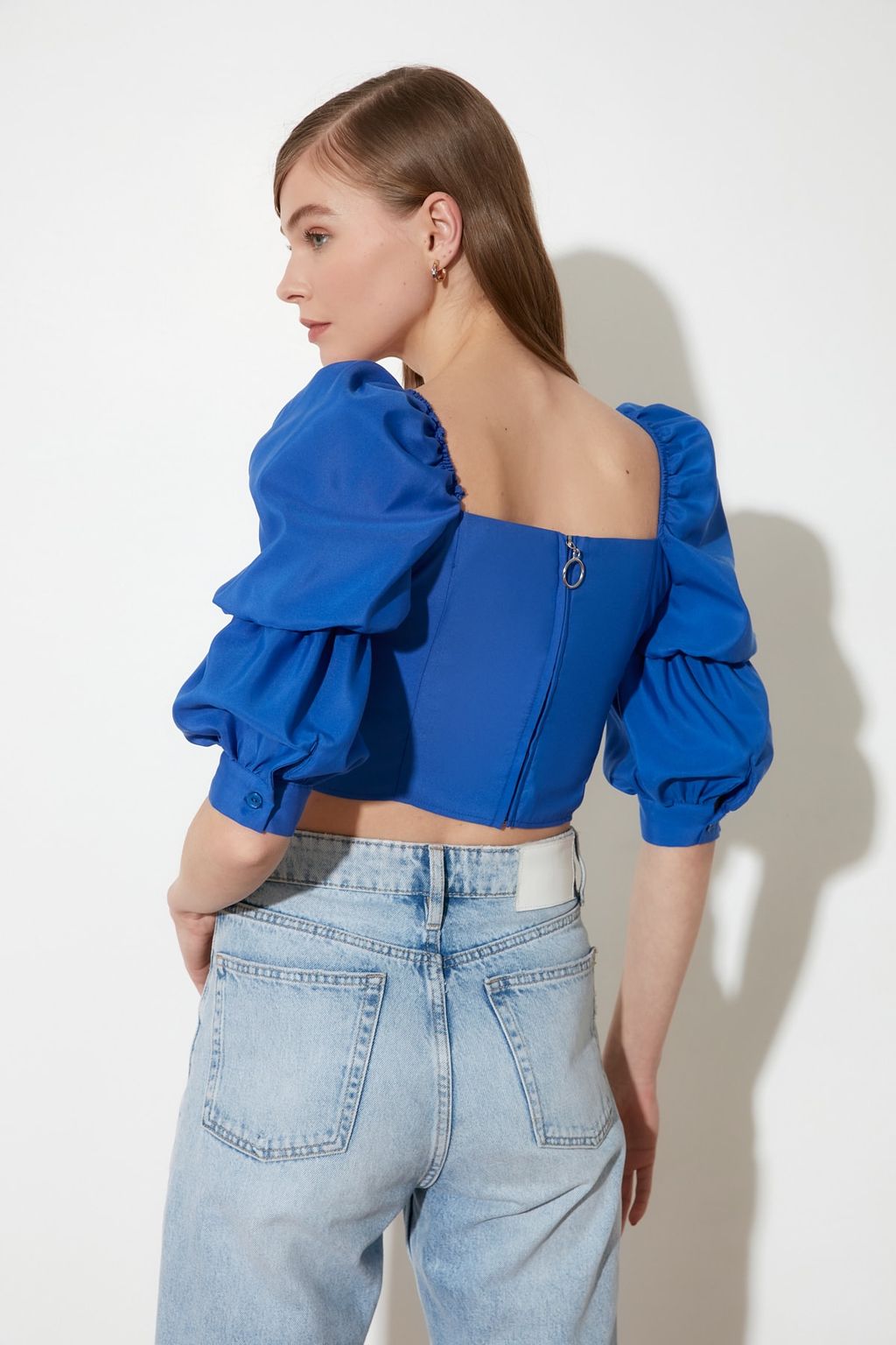 Trendyolmilla Beyaz Balon Kol Kare Yaka Crop Dokuma Bluz TWOSS19XB0036