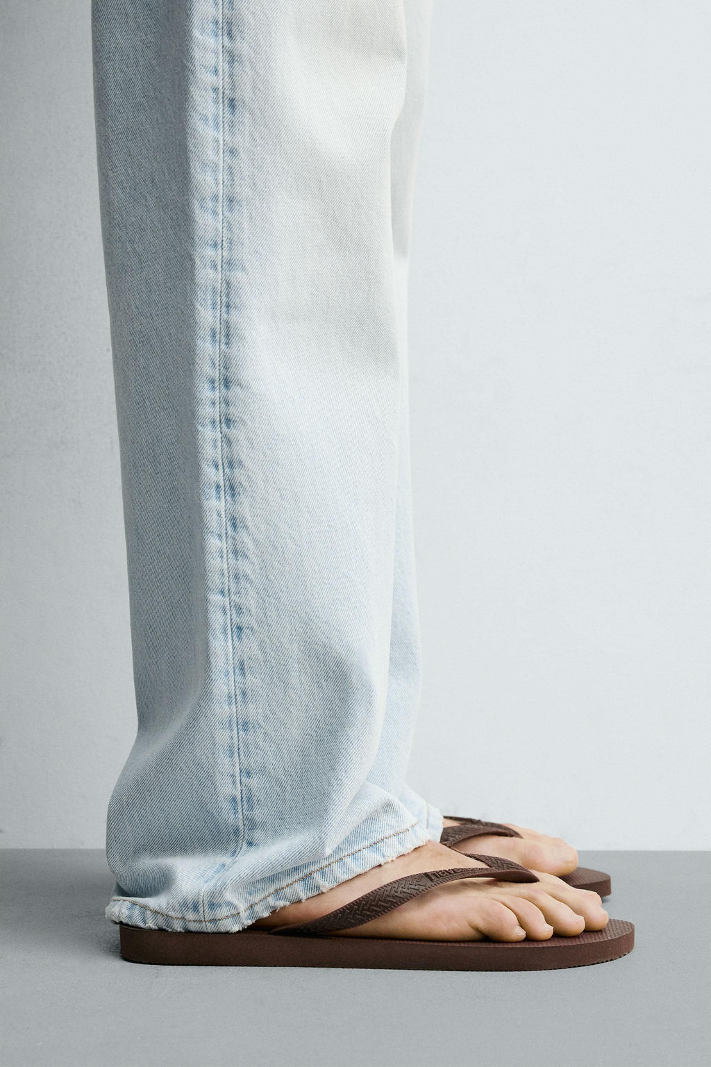 SANDALIA HAVAIANAS ® x ZARA / Marr?n фото 2