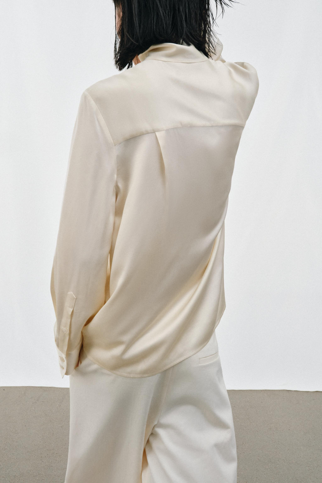 CAMISA FLUIDA SATINADA ZW COLLECTION / Crudo - Zara фото 3