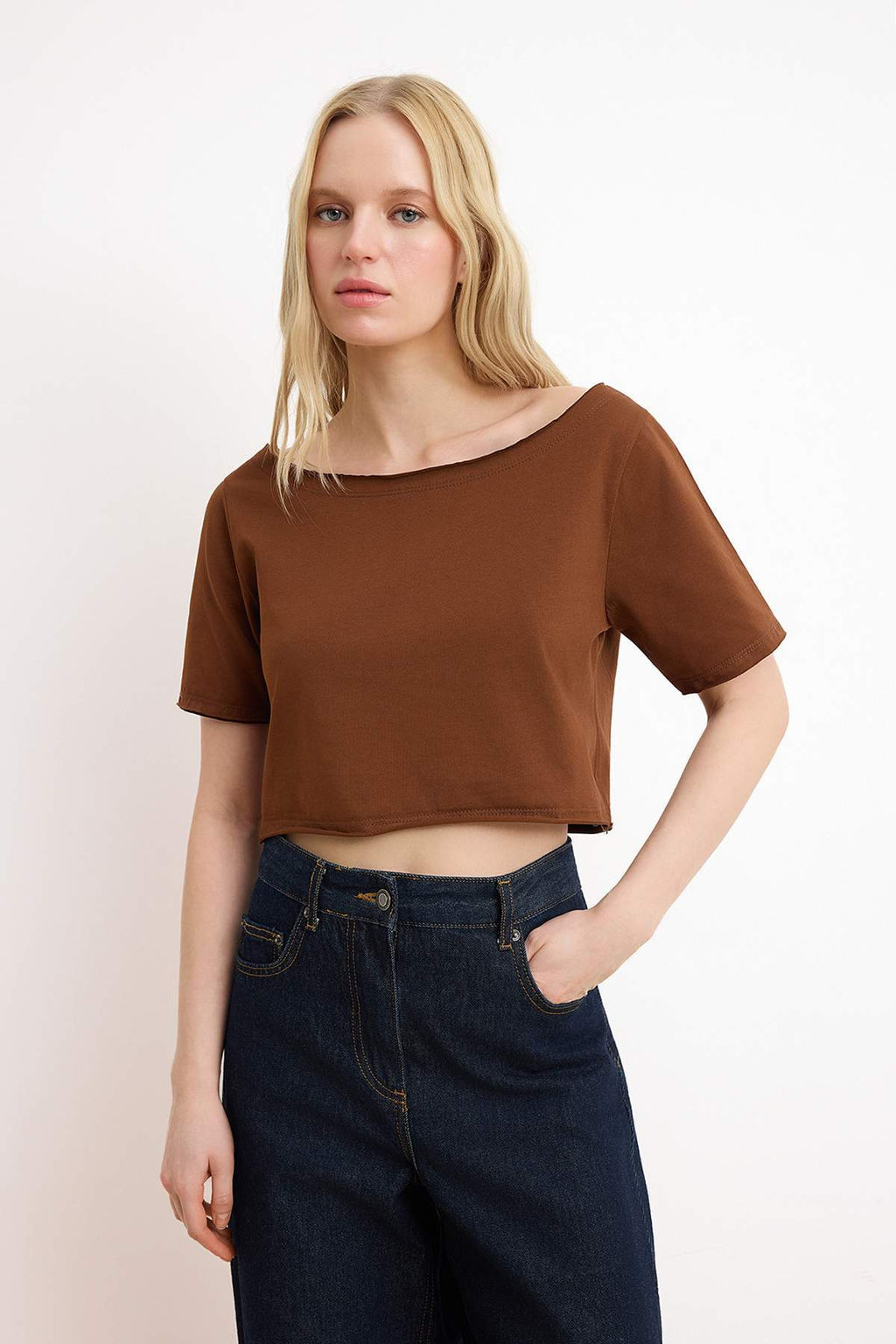 Trendyolmilla Siyah-Beyaz 2li Paket %100 Pamuk Asimetrik Kay?k Yaka Crop Orme T-Shirt TWOSS25TS00194  фото 17