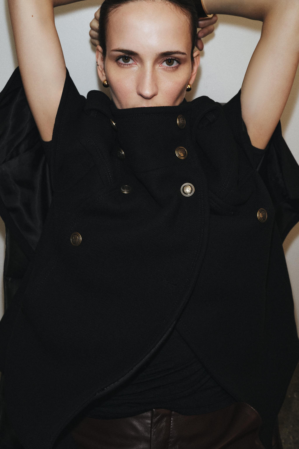 WOOL BLEND CAPE WITH METAL BUTTONS ZW COLLECTION - Zara фото 4