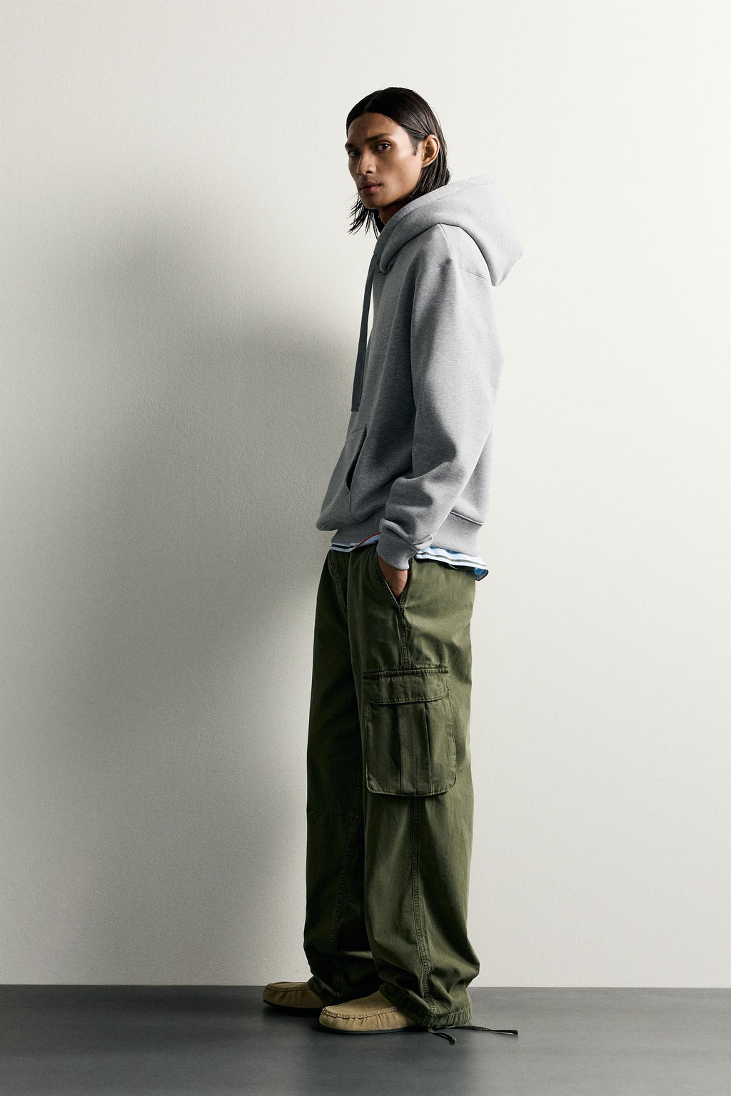 SUDADERA RELAXED FIT CAPUCHA B?SICA / Gris vigor? - Zara фото 4