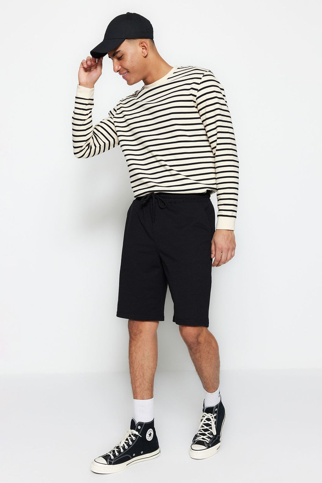 Basic Siyah Oversize/Genis Kesim Lastik Belli Bagc?kl? Sort TMNSS22SR0257