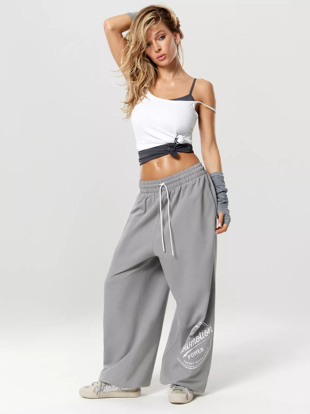 Спортивные брюки свободного кроя