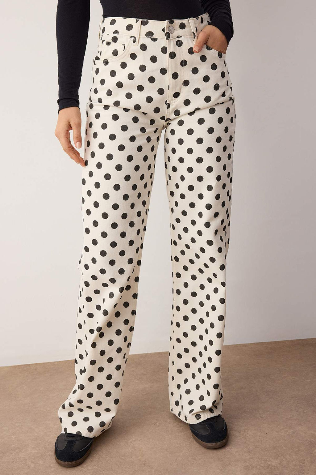 Beyaz Puantiye Desenli Yuksek Bel Wide Leg Jeans TWOAW26JE00241 - Trendyolmilla фото 3