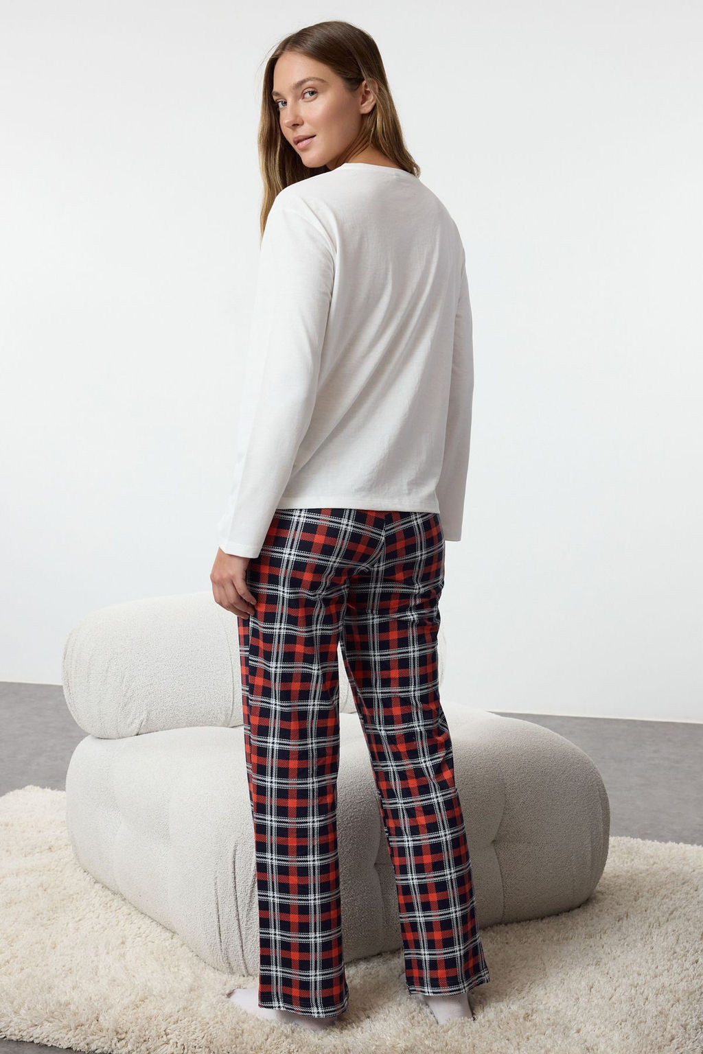 Trendyolmilla Kad?n Couple/Cift Beyaz %100 Pamuklu Ekoseli Sloganl? Orme Pijama Tak?m? THMAW25PT00166