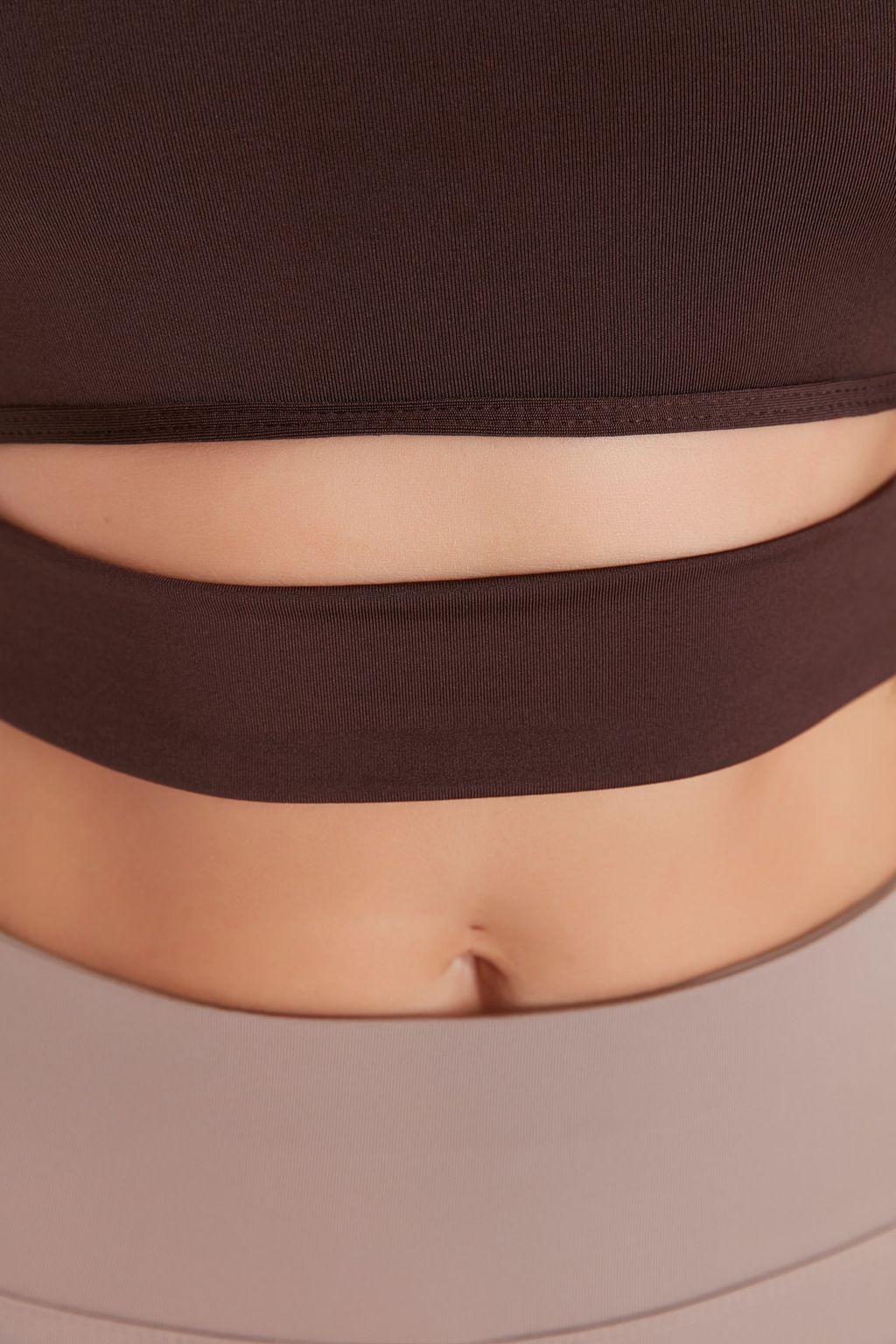 Koyu Kahverengi Crop Pencere/Cut Out ve Bas Parmak Delik Detayl? Orme Spor Ust/Bluz TWOAW21BZ0156