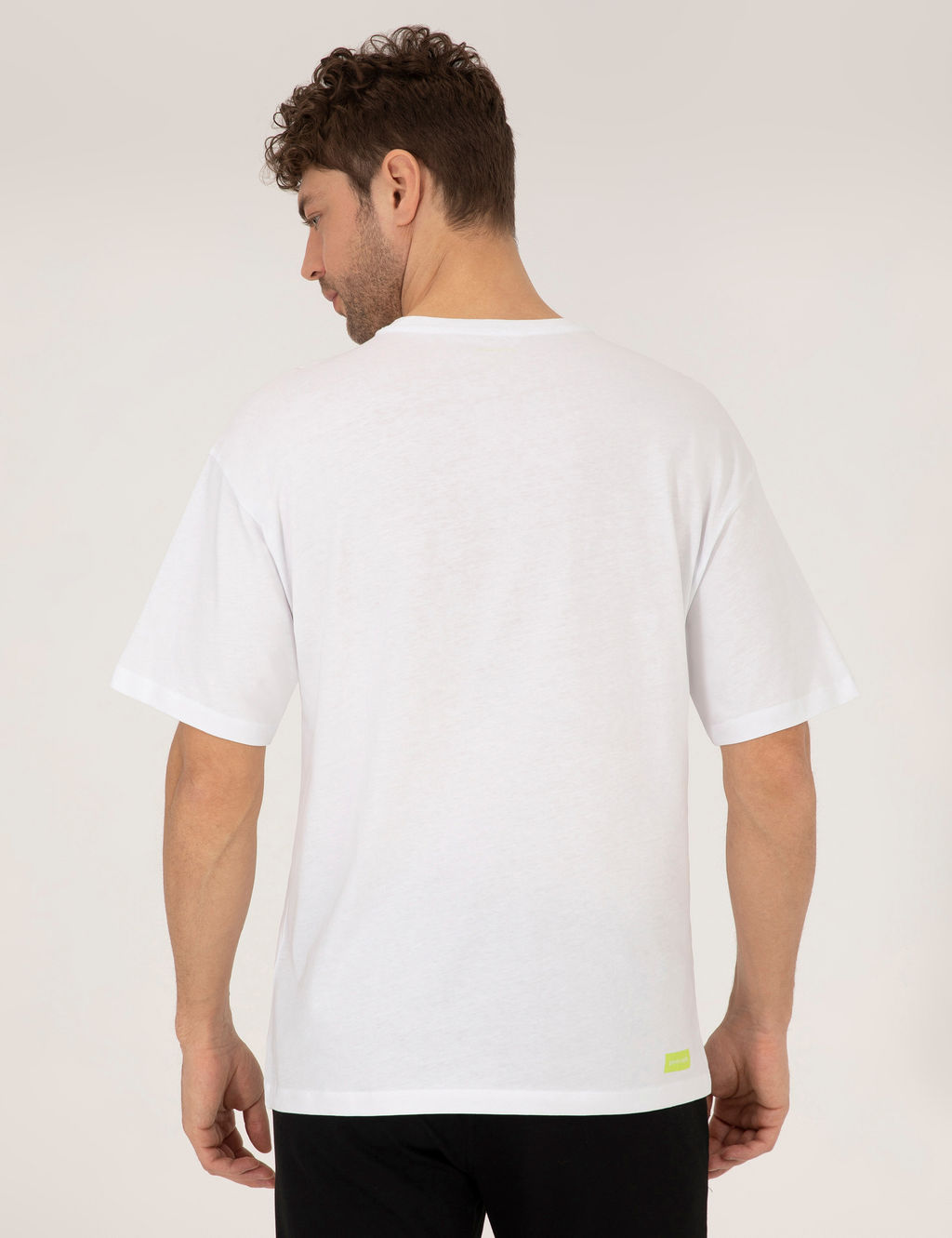 Beyaz Comfort Fit Bask_l_ Bisiklet Yaka Ti__rt