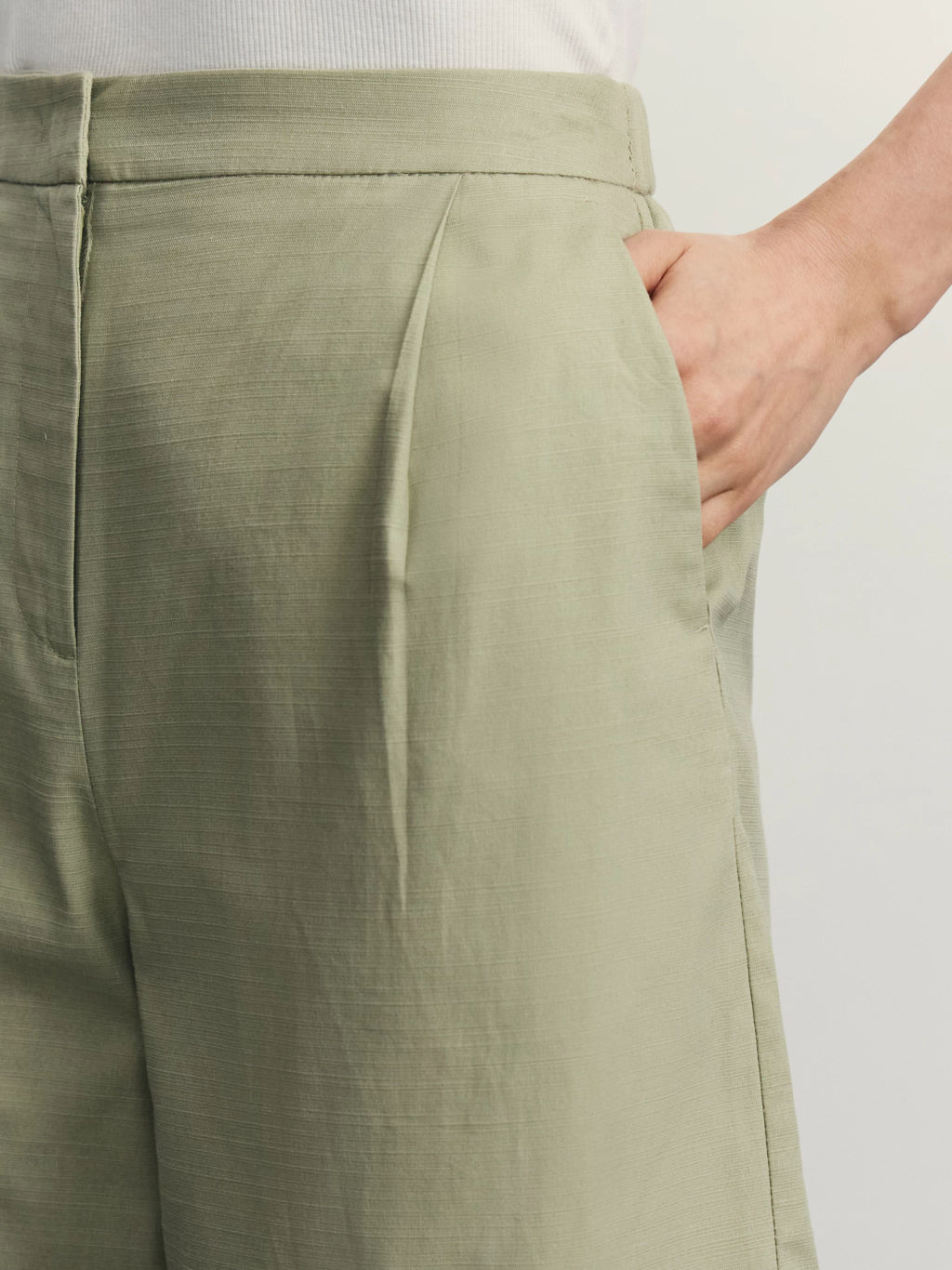 Шорты-бермуды с защипами / Zarina  фото 7