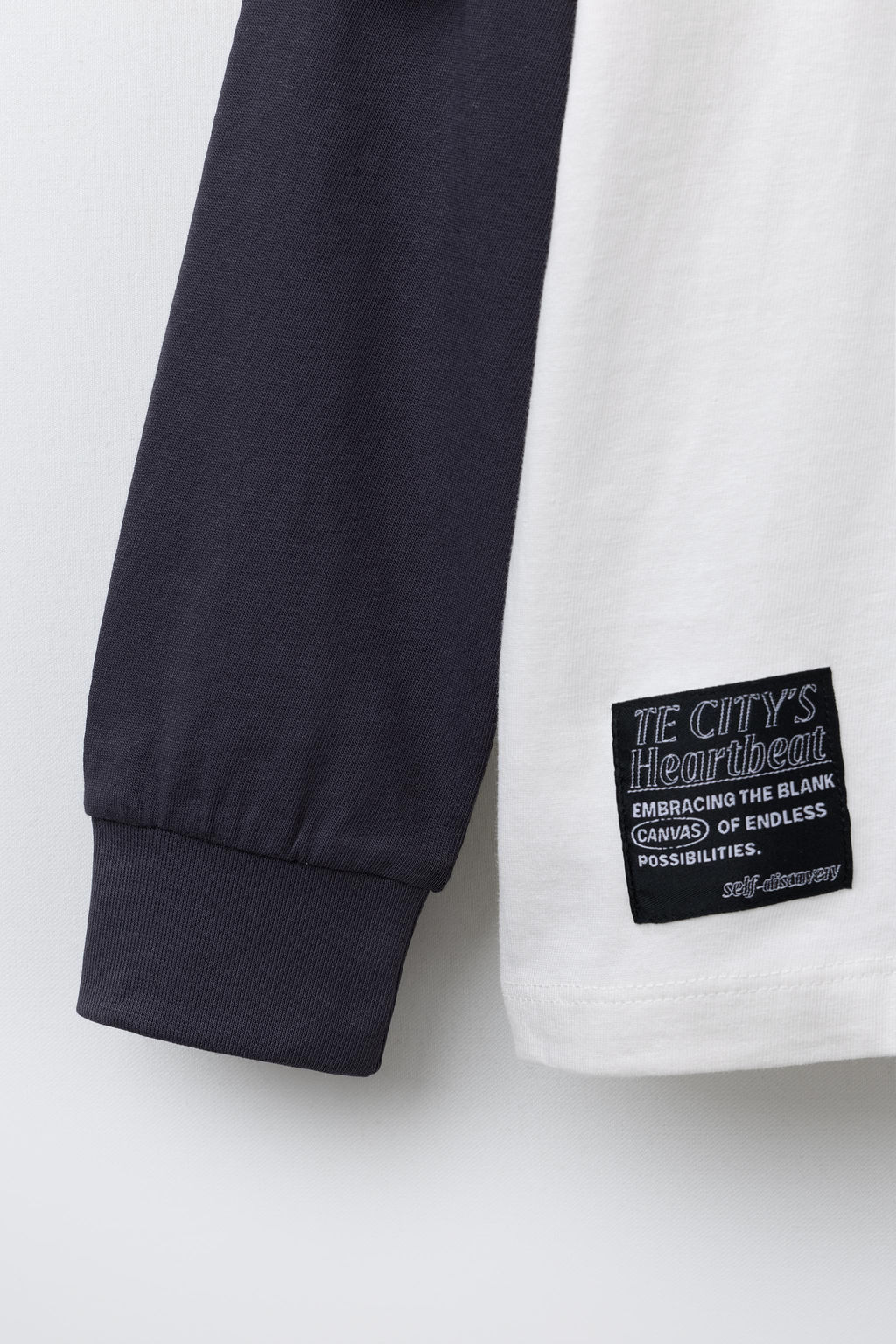 DOUBLE-SLEEVE T-SHIRT WITH CONTRAST SLOGAN - Zara фото 4