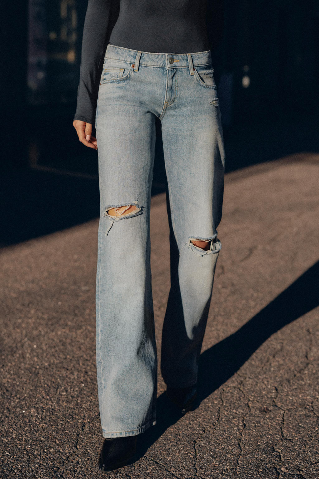 TRF LOW-RISE WIDE-LEG RIPPED JEANS - Zara фото 12