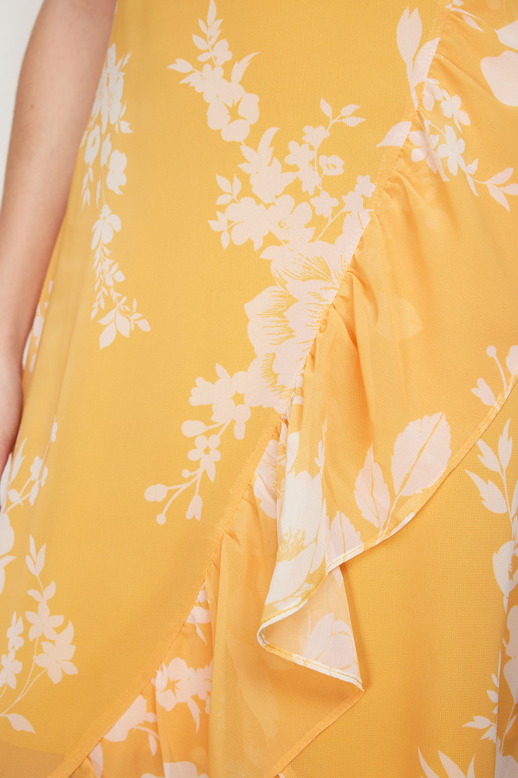 TRENDYOLMILLA Fusya Cicekli Kruvaze Midi Sifon Astarl? Dokuma Elbise TWOSS19EL0375  фото 14