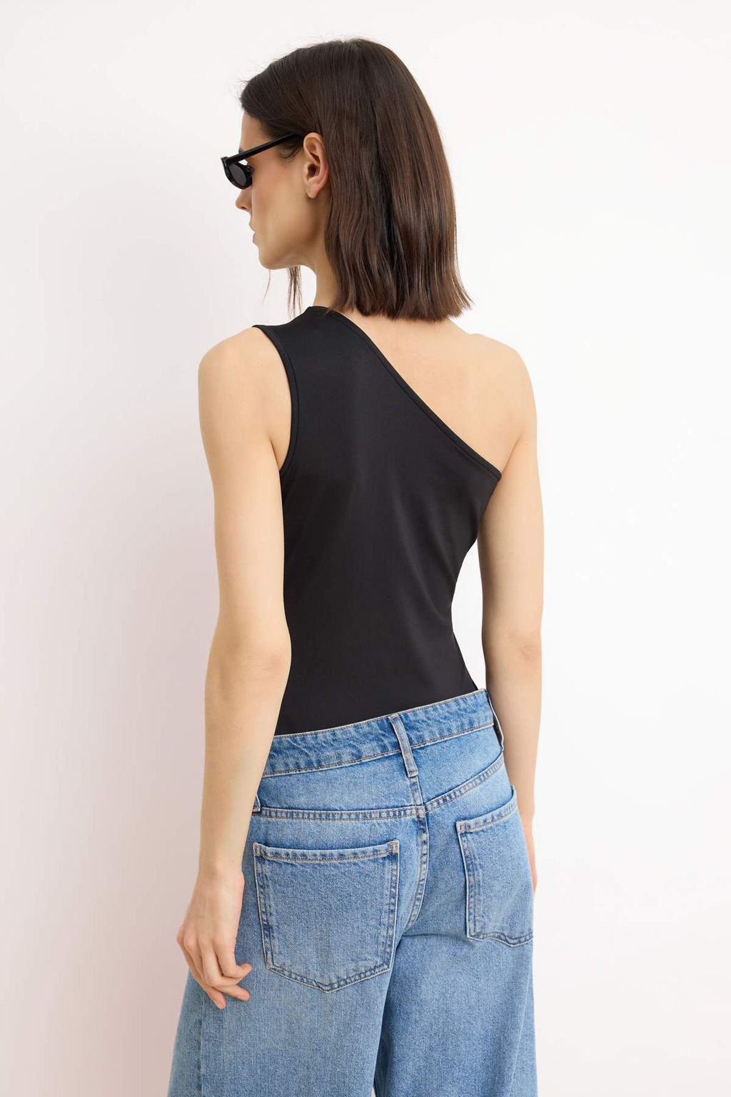 Siyah Asimetrik Asimetrik Yaka Cut Out Detayl? Alttan C?tc?l? Orme Body TWOSS23BD00014