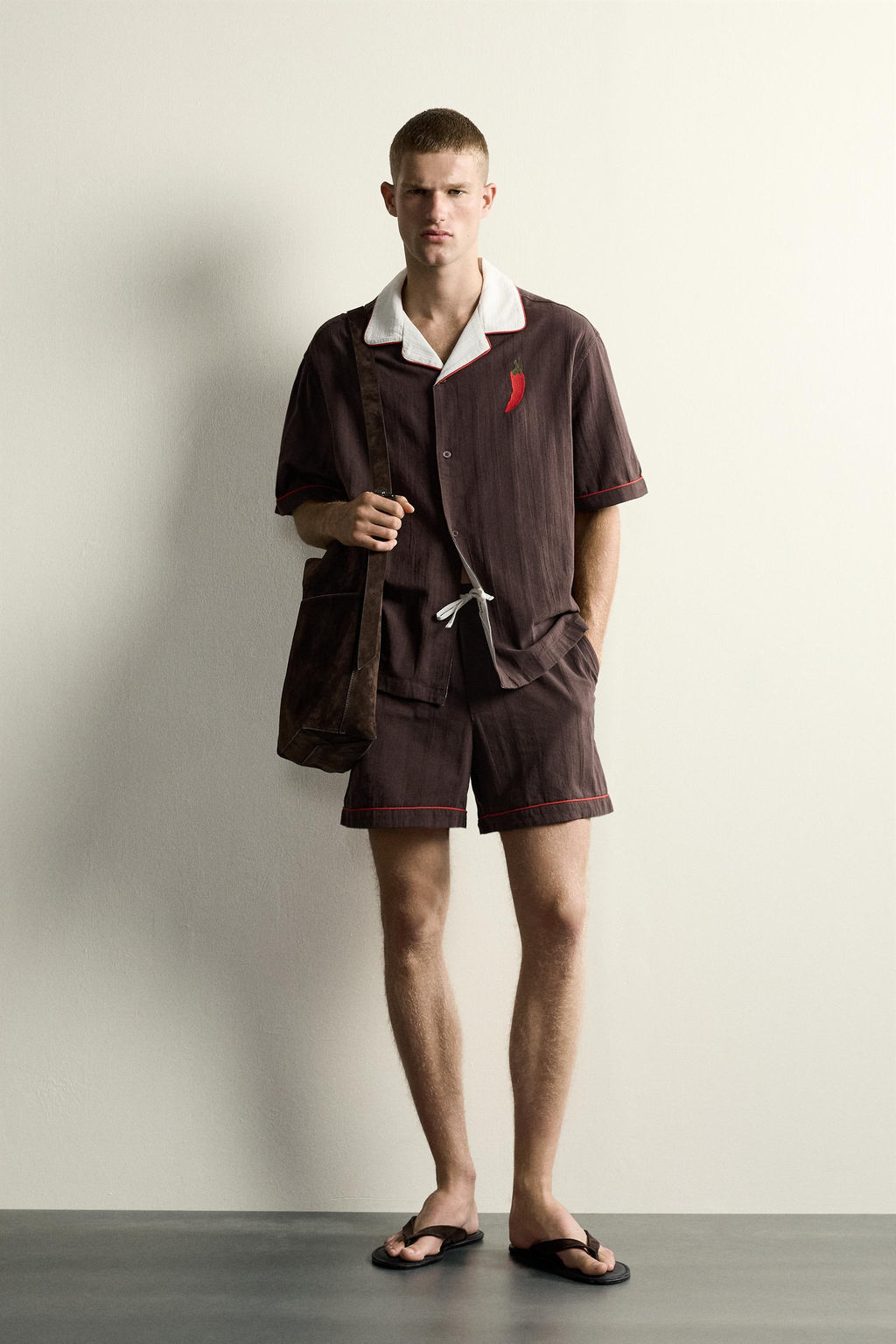 CAMISA RELAXED FIT BORDADO GUINDILLA / Chocolate
