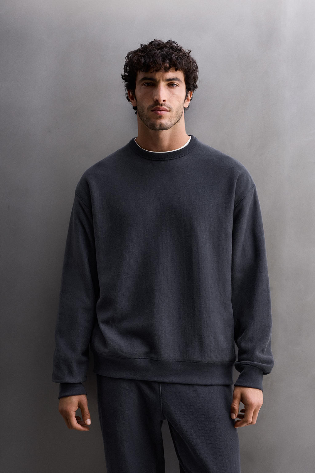 RELAXED FIT CREW NECK SWEATSHIRT