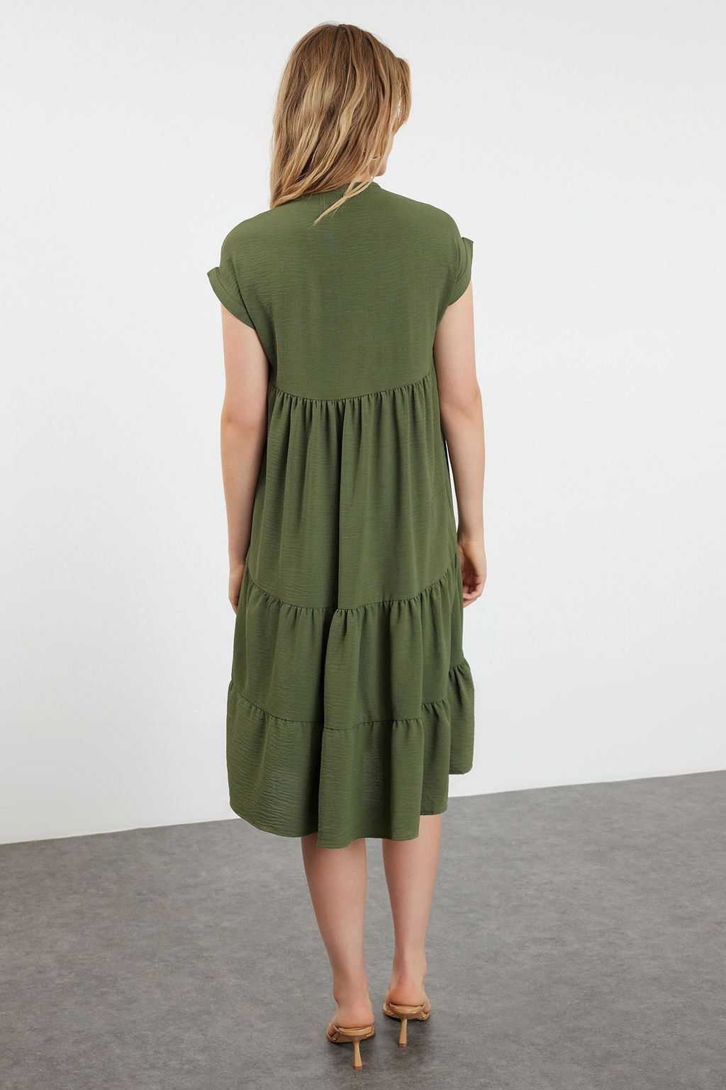 Haki Duz Genis Kesim V Yaka Etegi Volanl? Aerobin Dokuma Elbise TWOSS24EL01031 - Trendyolmilla фото 5