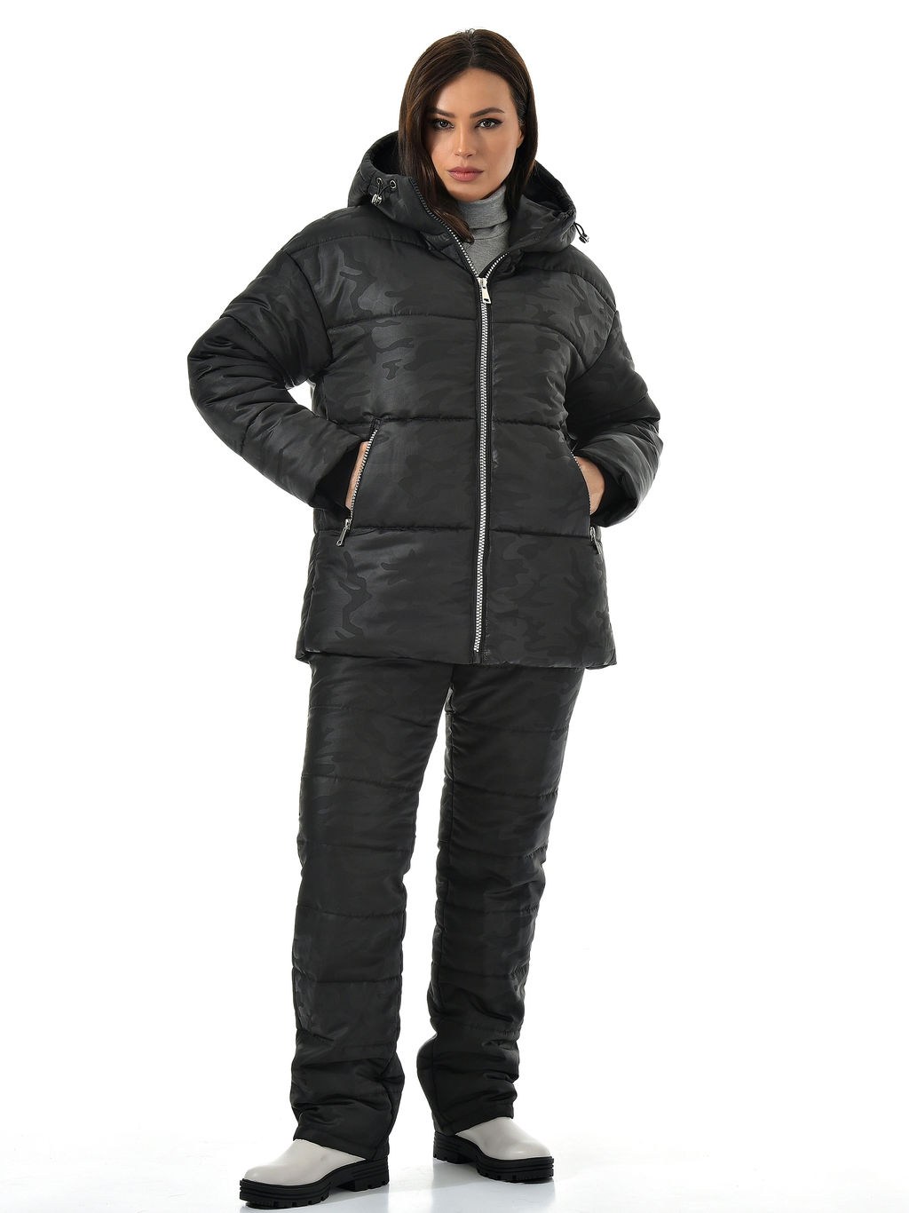 Куртка зимняя с капюшоном на синтепоне