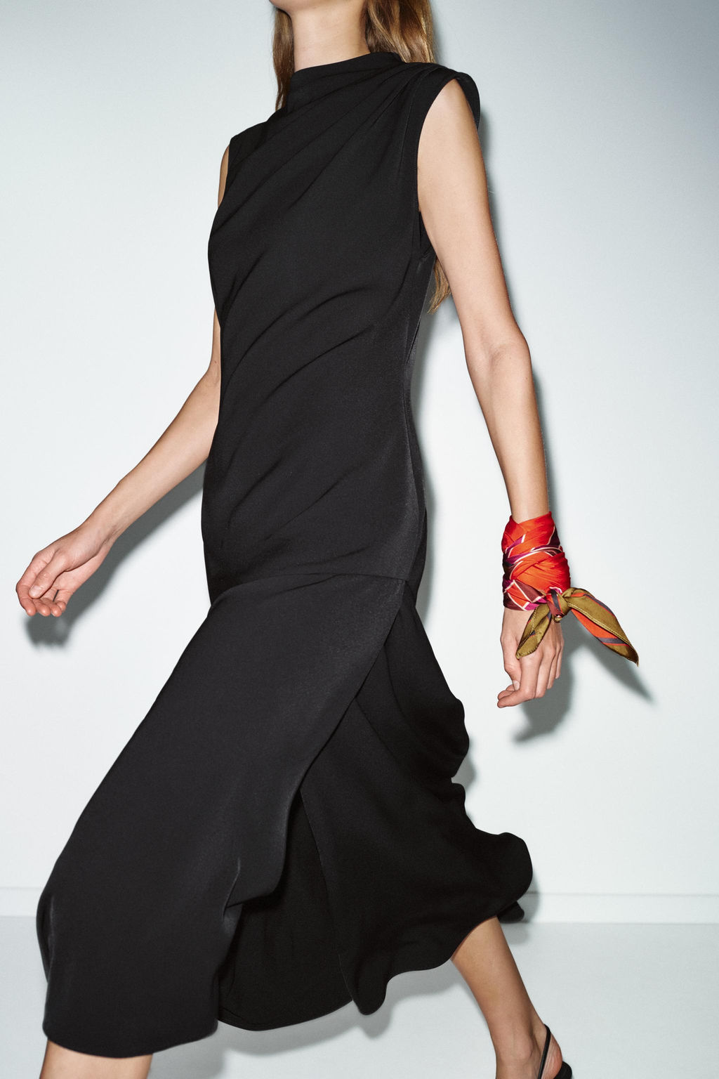 ASYMMETRIC MIDI DRESS - Zara фото 6