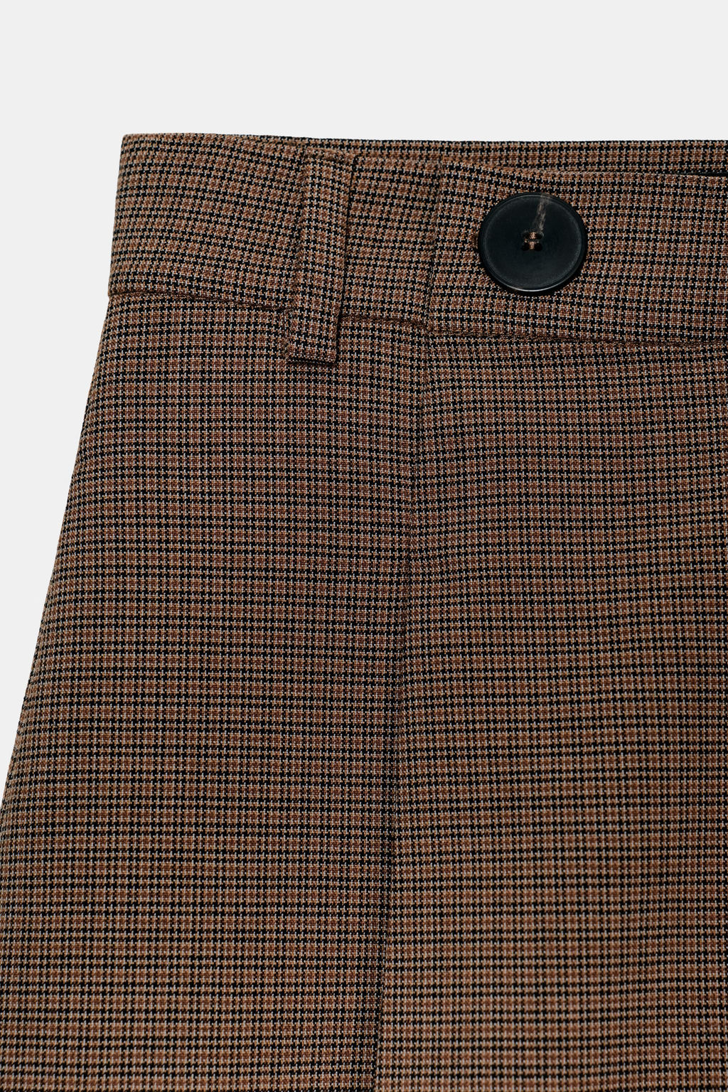 PLEATED BUTTON SHORTS