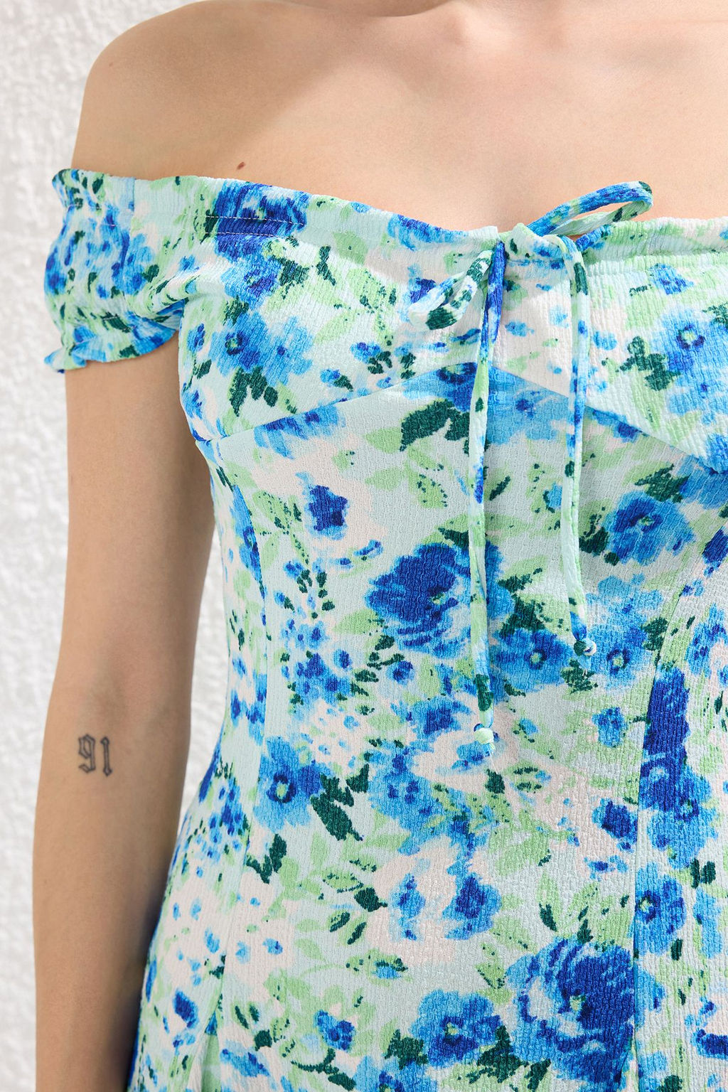 Mavi Carmen Yaka Skater/Belden Ac?lan Fitilli Esnek Mini Orme Elbise TWOSS25EL00472 - Trendyolmilla фото 3