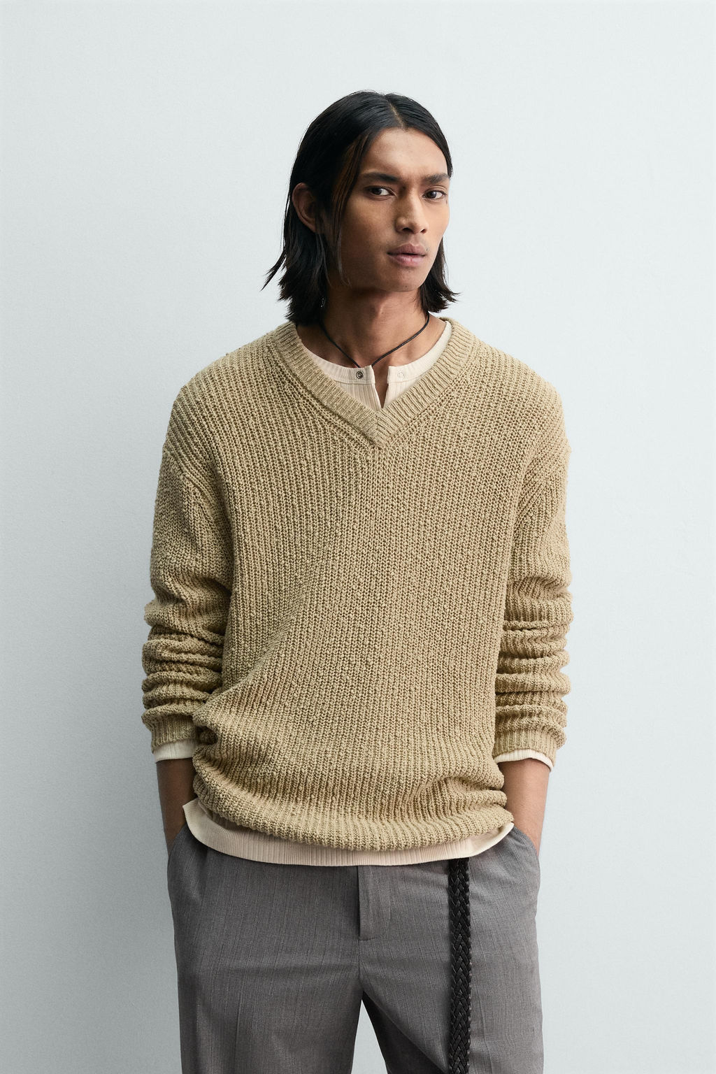 IRREGULAR TEXTURED V-NECK JUMPER - Zara фото 10