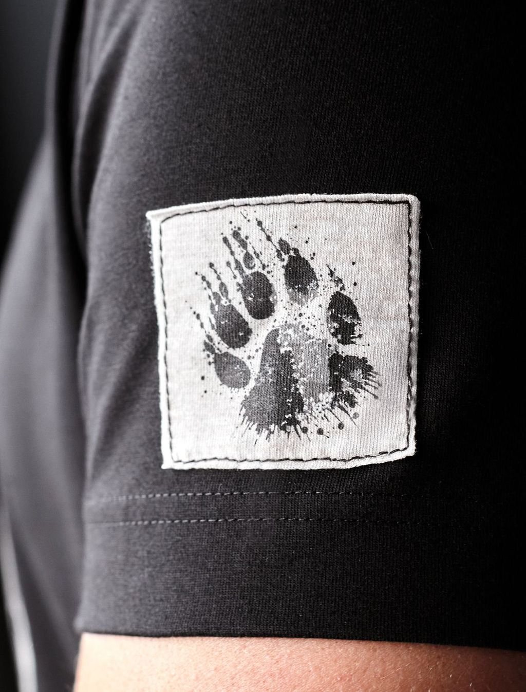 Футболка из премиального хлопка с авторским принтом